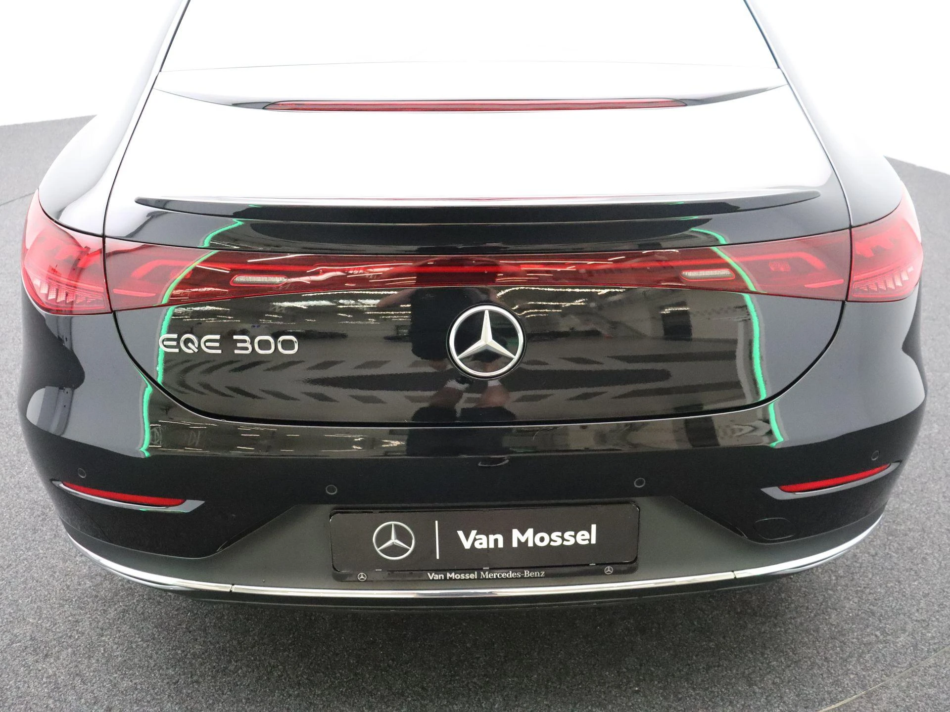 Mercedes-Benz EQE 300 Business Line + LED + CARPLAY + CAMERA +