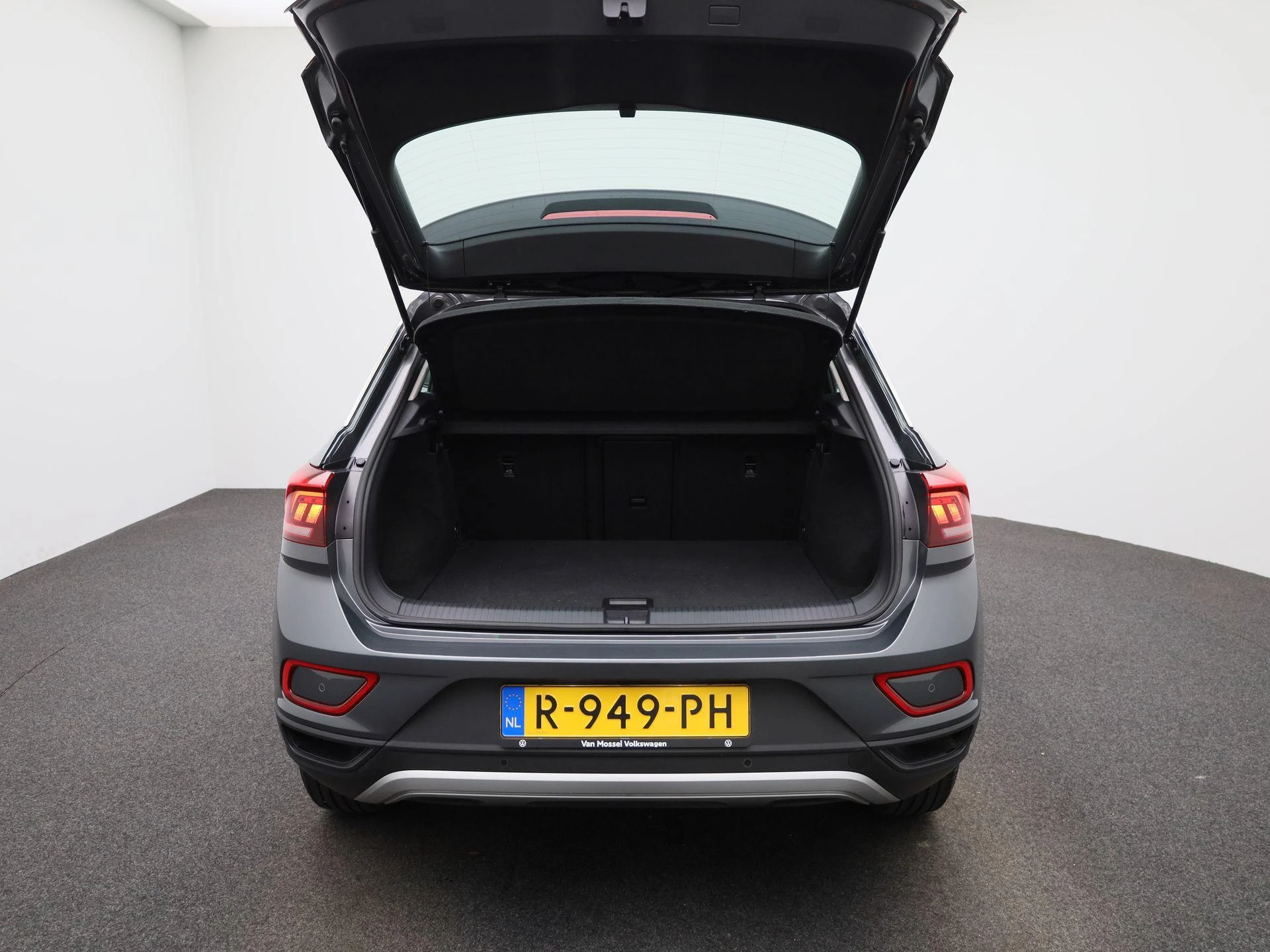 Volkswagen-T-Roc-image-10