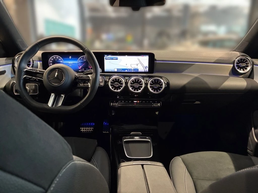 Mercedes-Benz-CLA 200-image-11