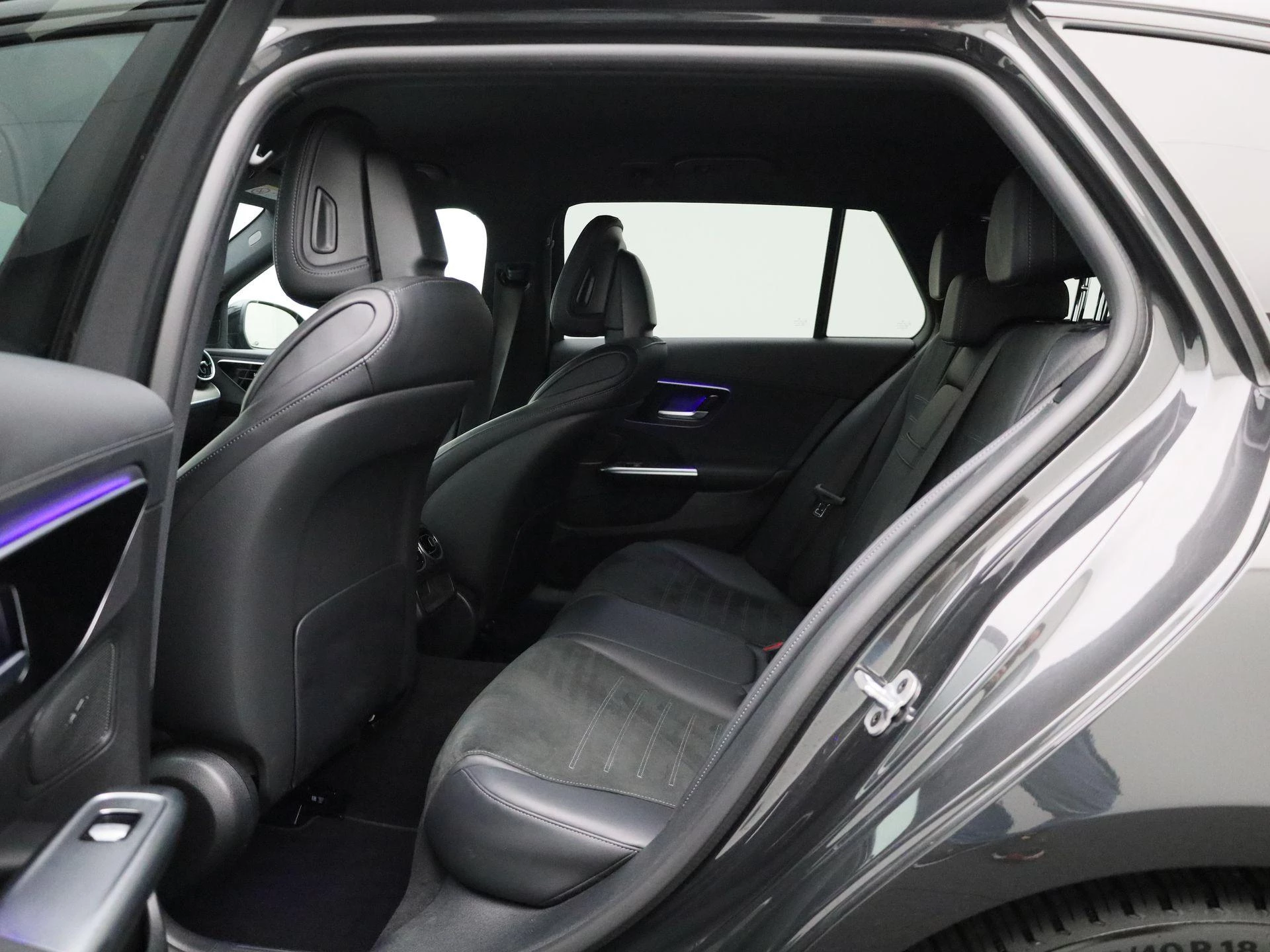 Mercedes-Benz-C-Klasse-image-9