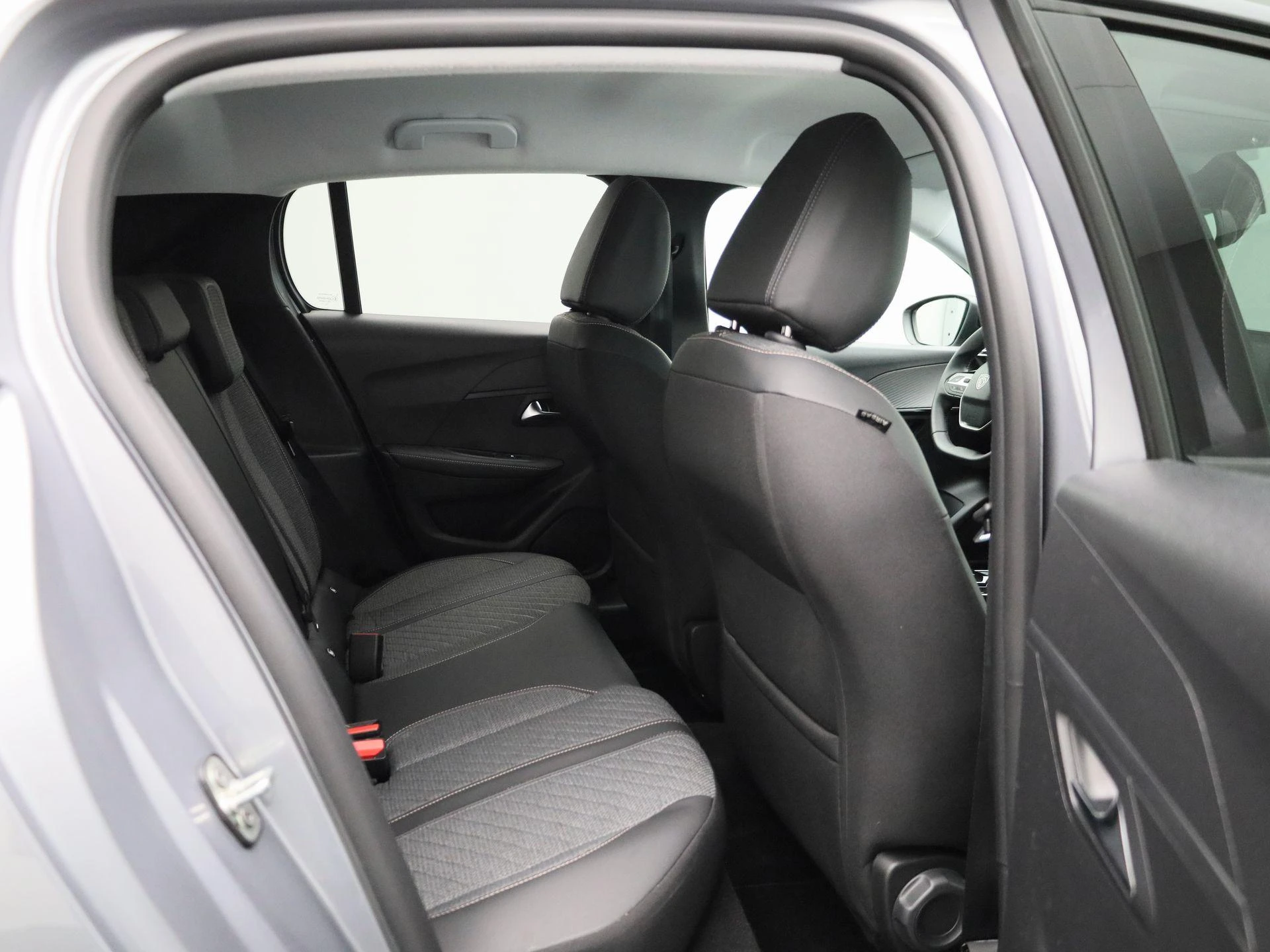 Peugeot e-208 - 36