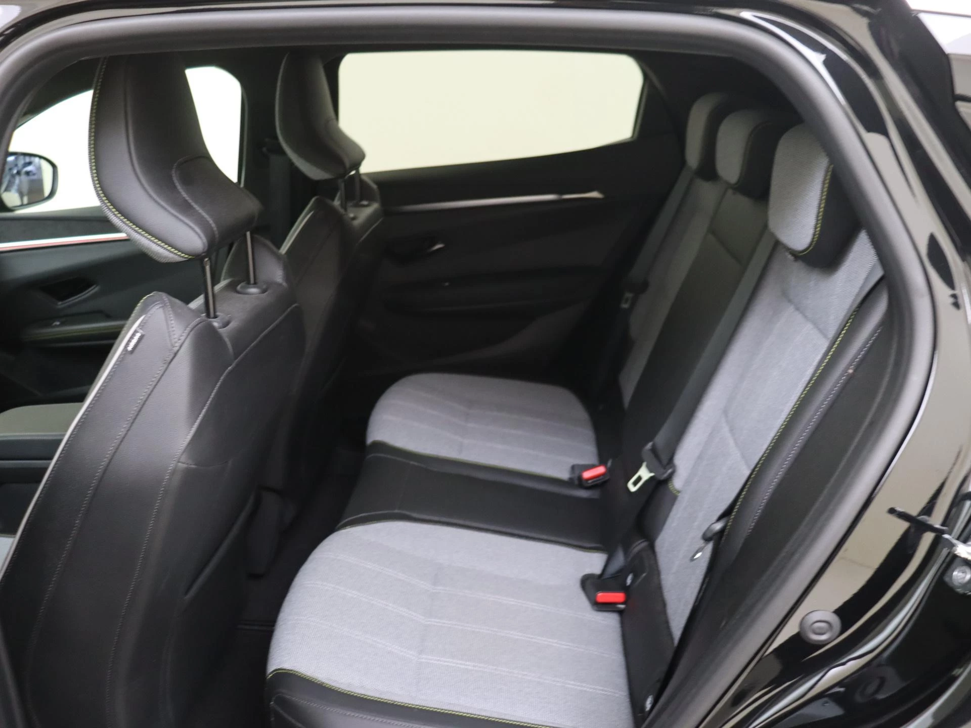 Renault-Megane E-Tech-image-16