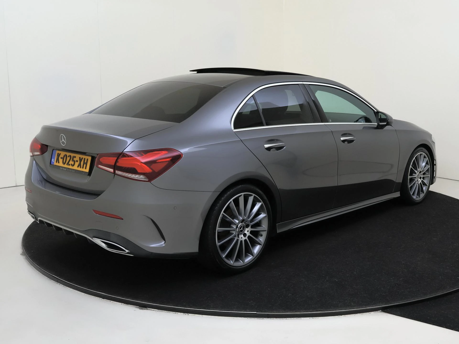 Mercedes-Benz-A-Klasse-image-3