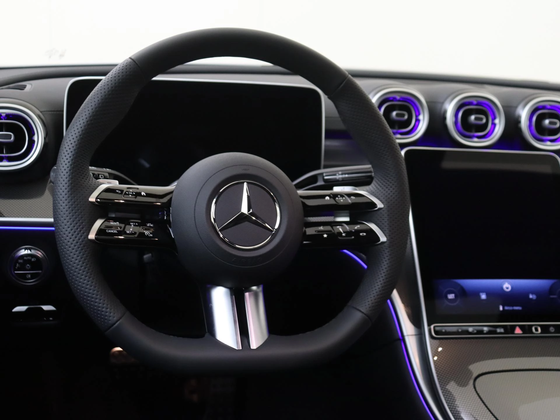 Mercedes-Benz-C-Klasse-image-9
