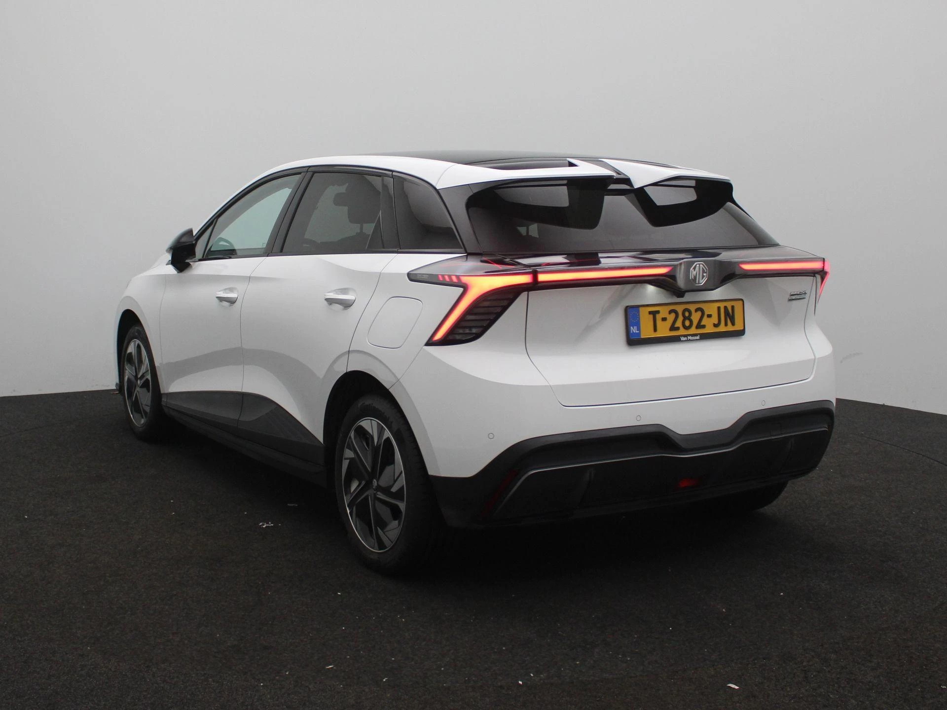 MG-MG4 EV-image-1