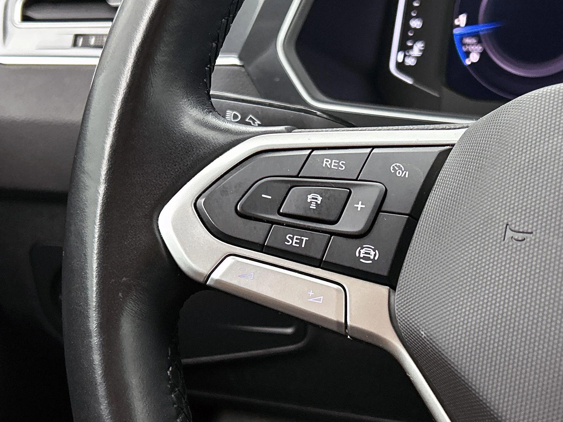 Volkswagen-Tiguan-image-5