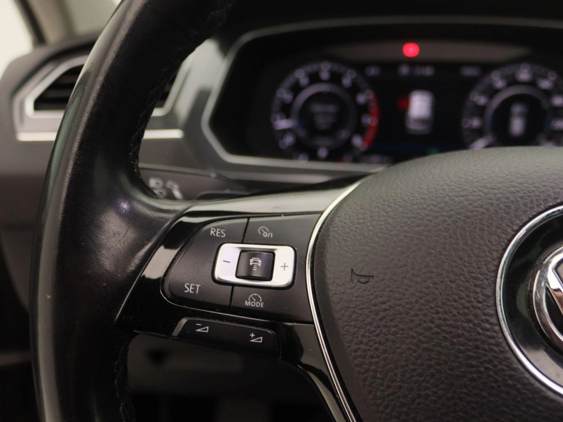 Volkswagen-Tiguan-image-21