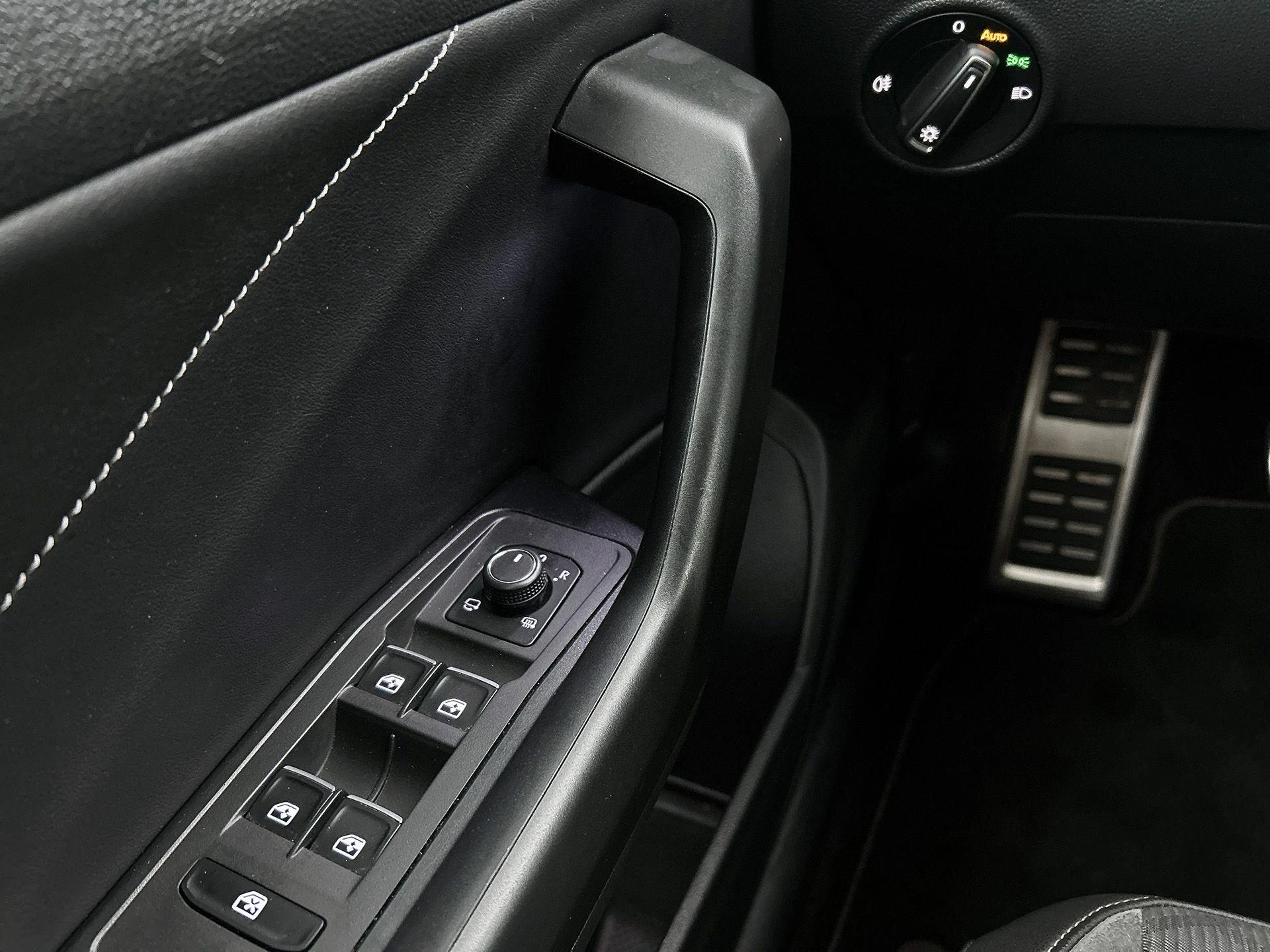 Volkswagen-T-Roc-image-35