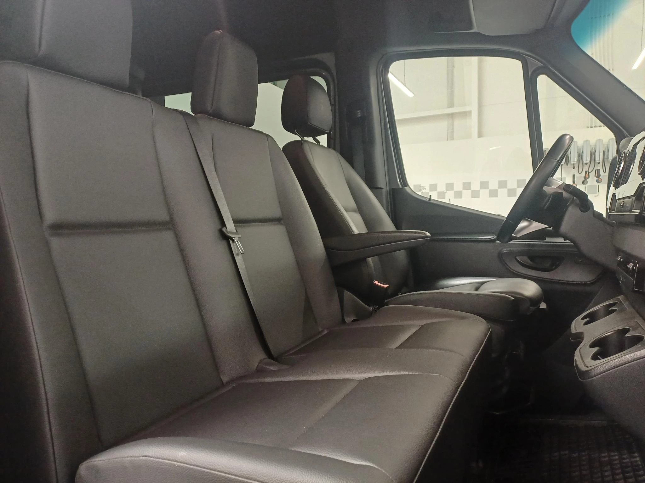 Mercedes-Benz Sprinter 319 CDI GB L2 RWD 3.5T + DUBBEL CABINE + LUCHTVERING +