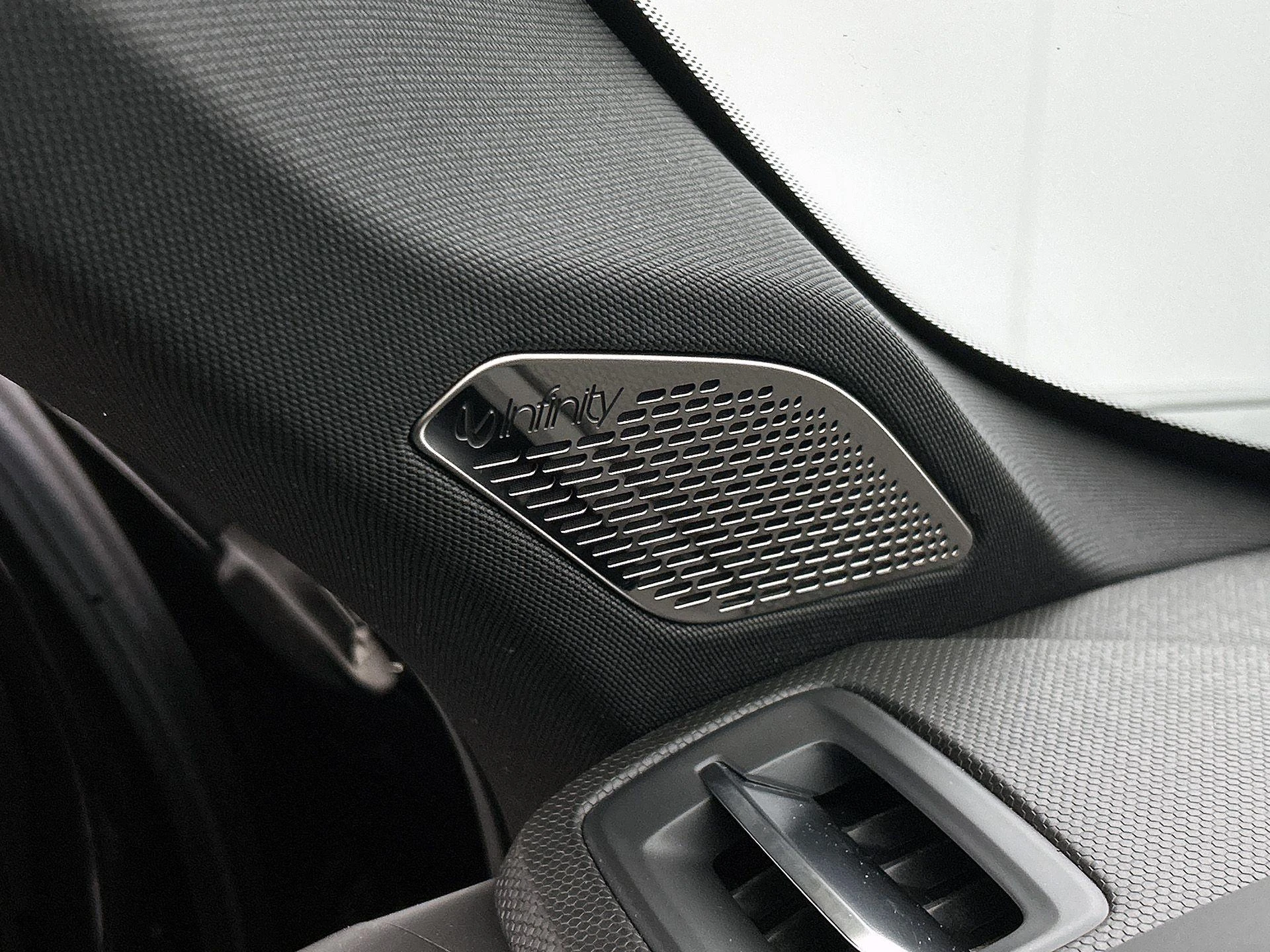 Lynk & Co-01-image-12