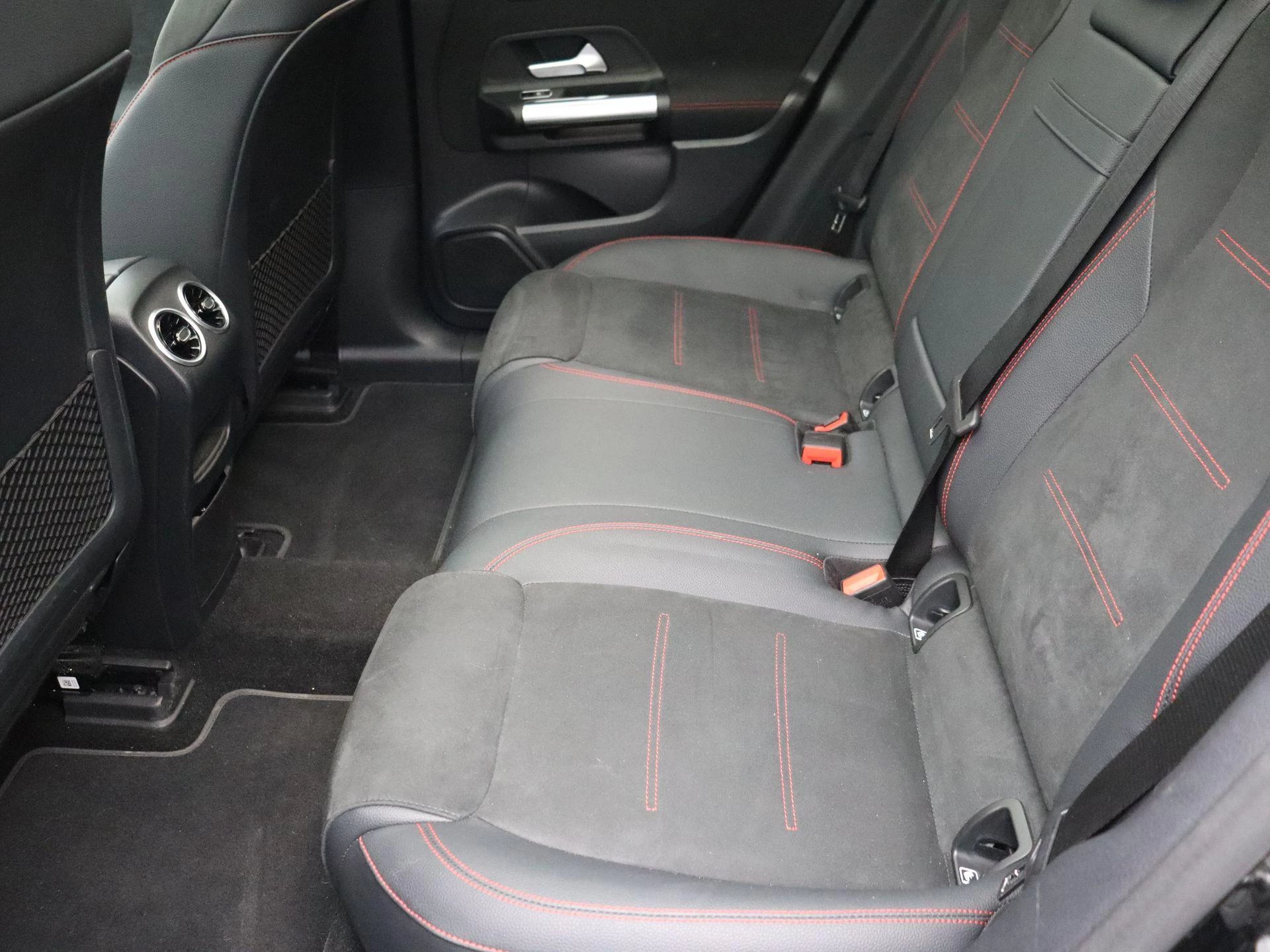 Mercedes-Benz EQA 250+ AMG Line + PANORAMISCH DAK + CARPLAY + CAMERA +