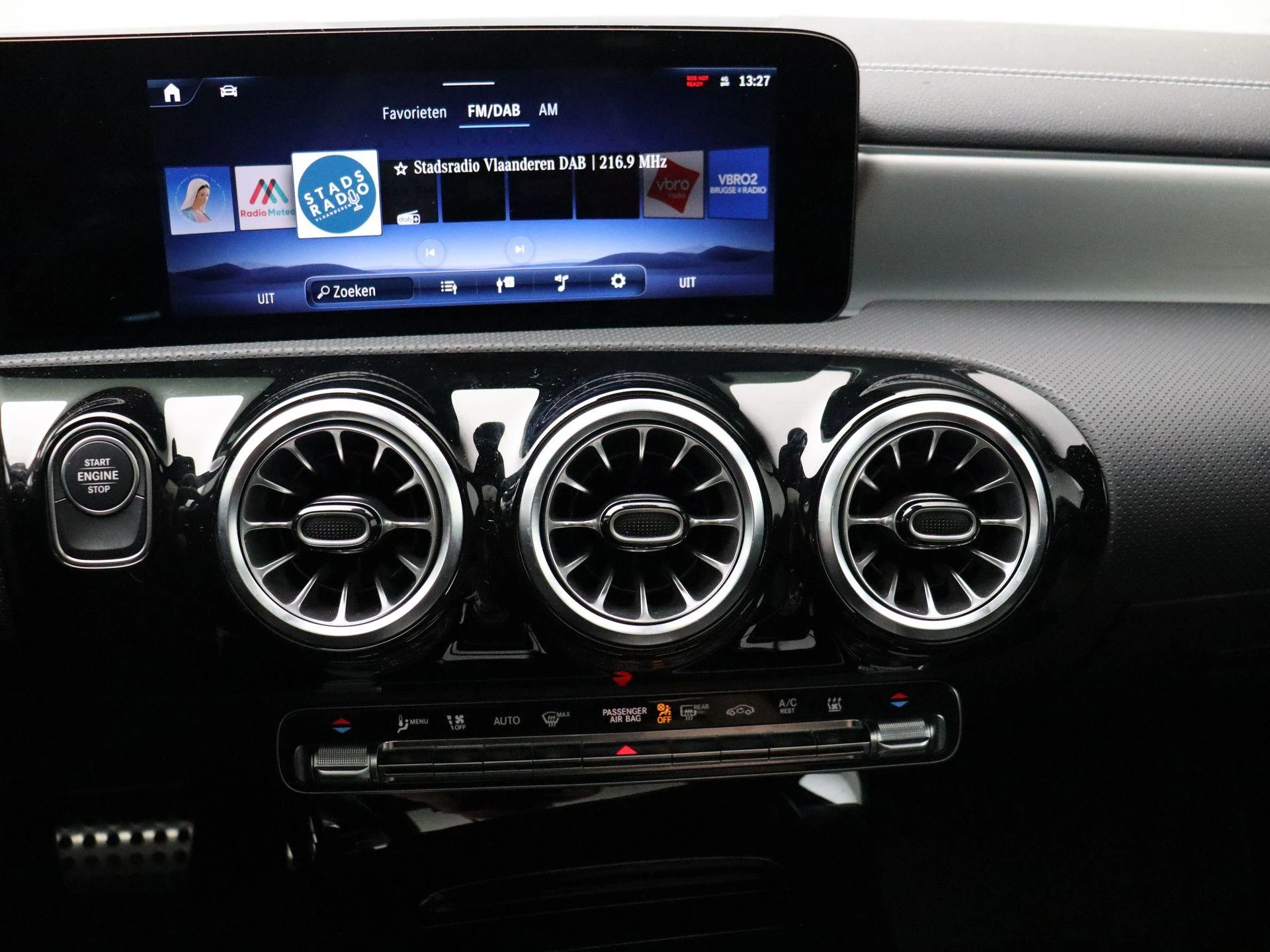 Mercedes-Benz-CLA-image-16