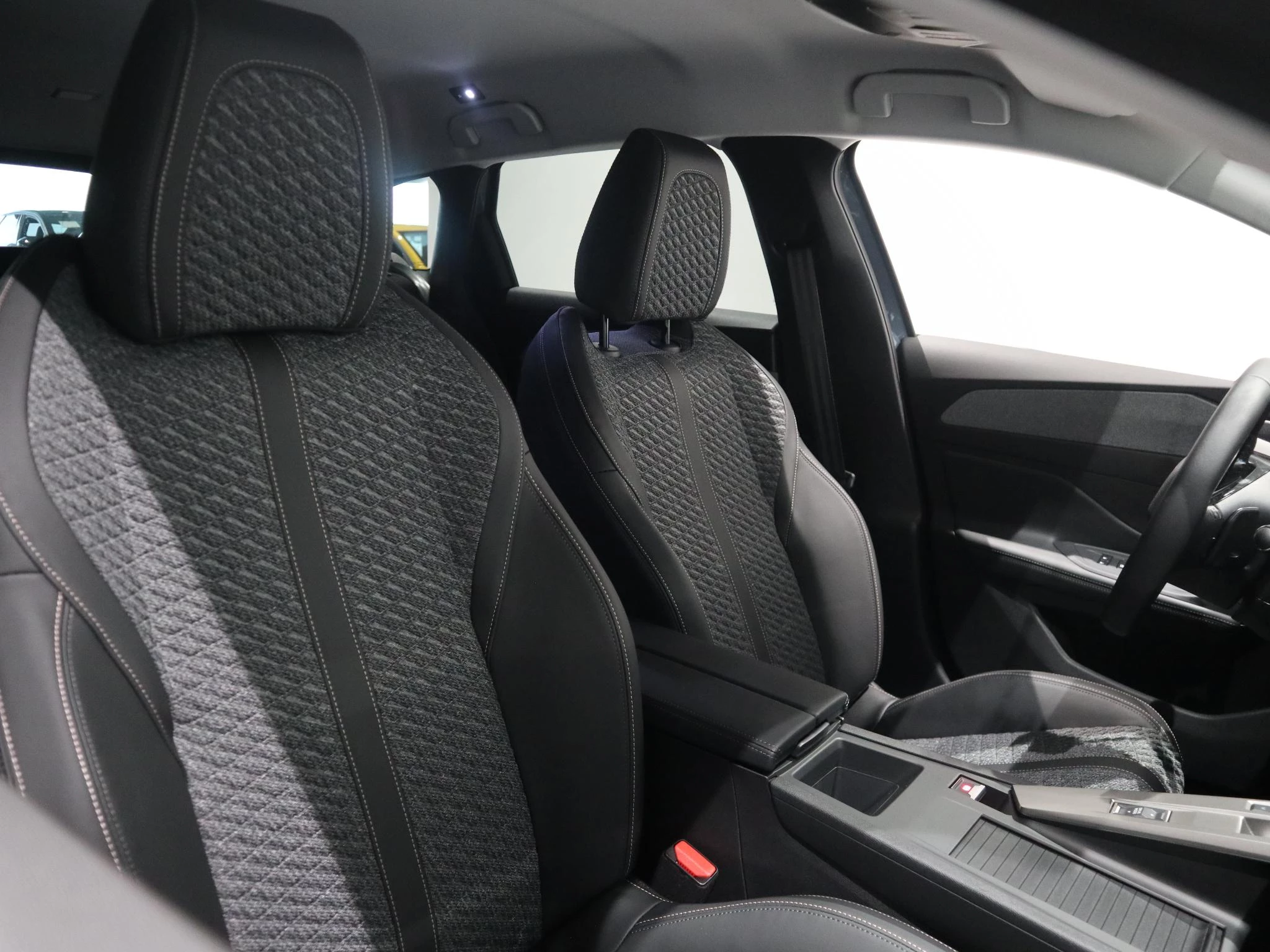 Peugeot-308-image-38