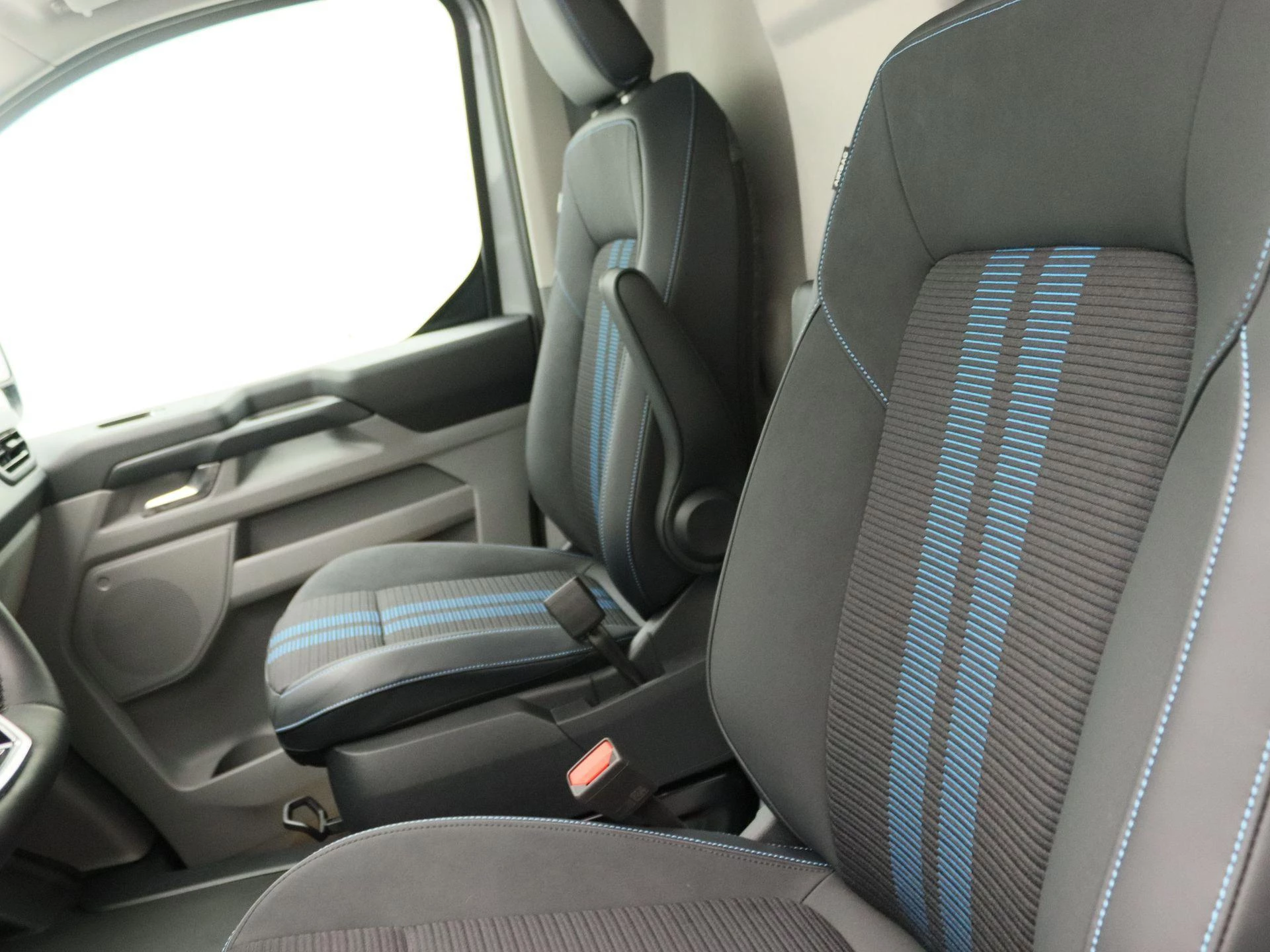 Ford-Transit Custom-image-9