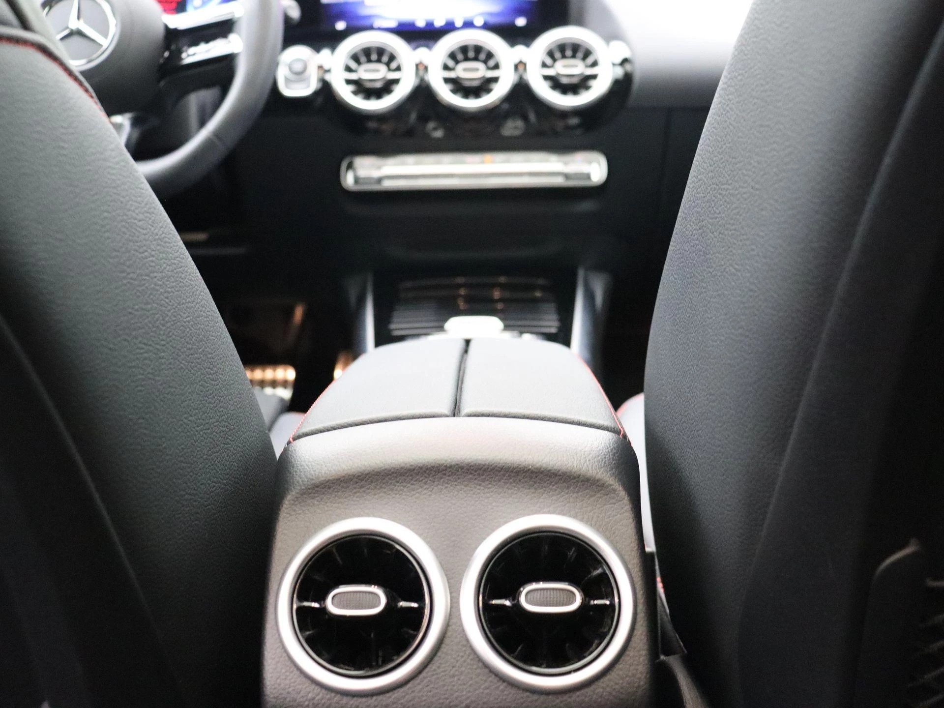 Mercedes-Benz-EQA-image-17