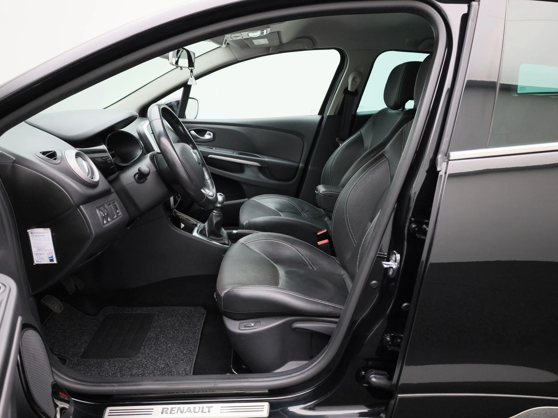 Renault-Clio-image-9