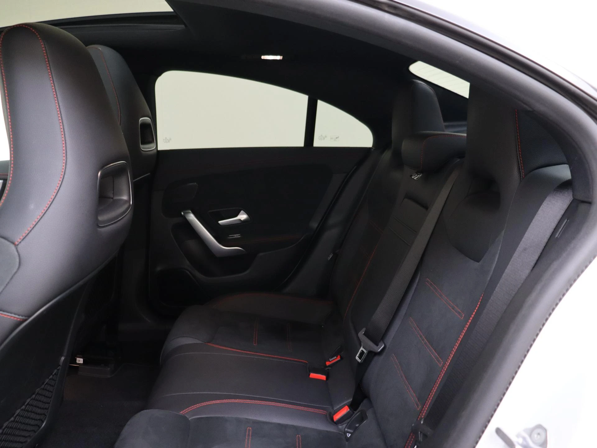 Mercedes-Benz-CLA-image-13
