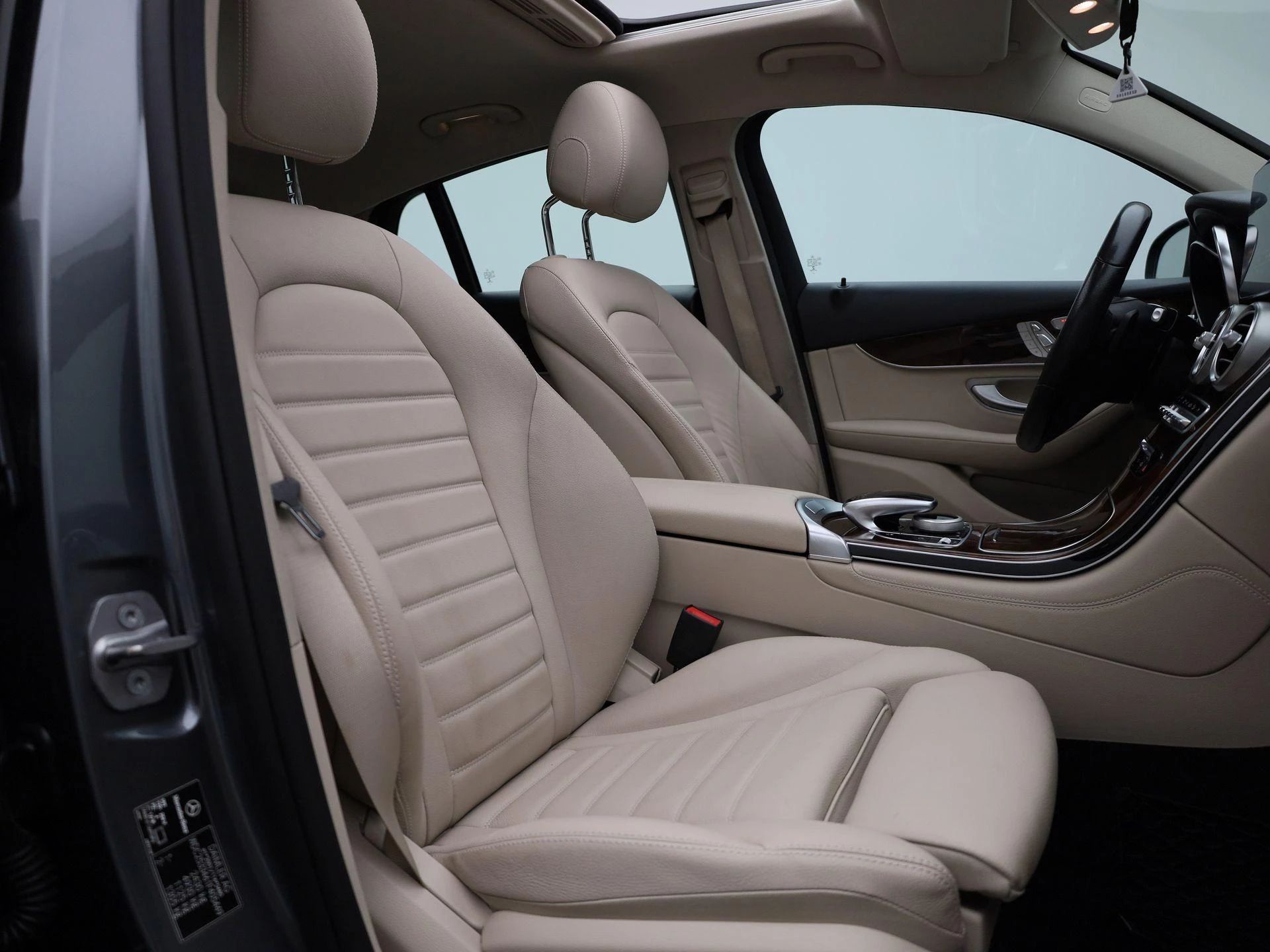 Mercedes-Benz-GLC-image-41