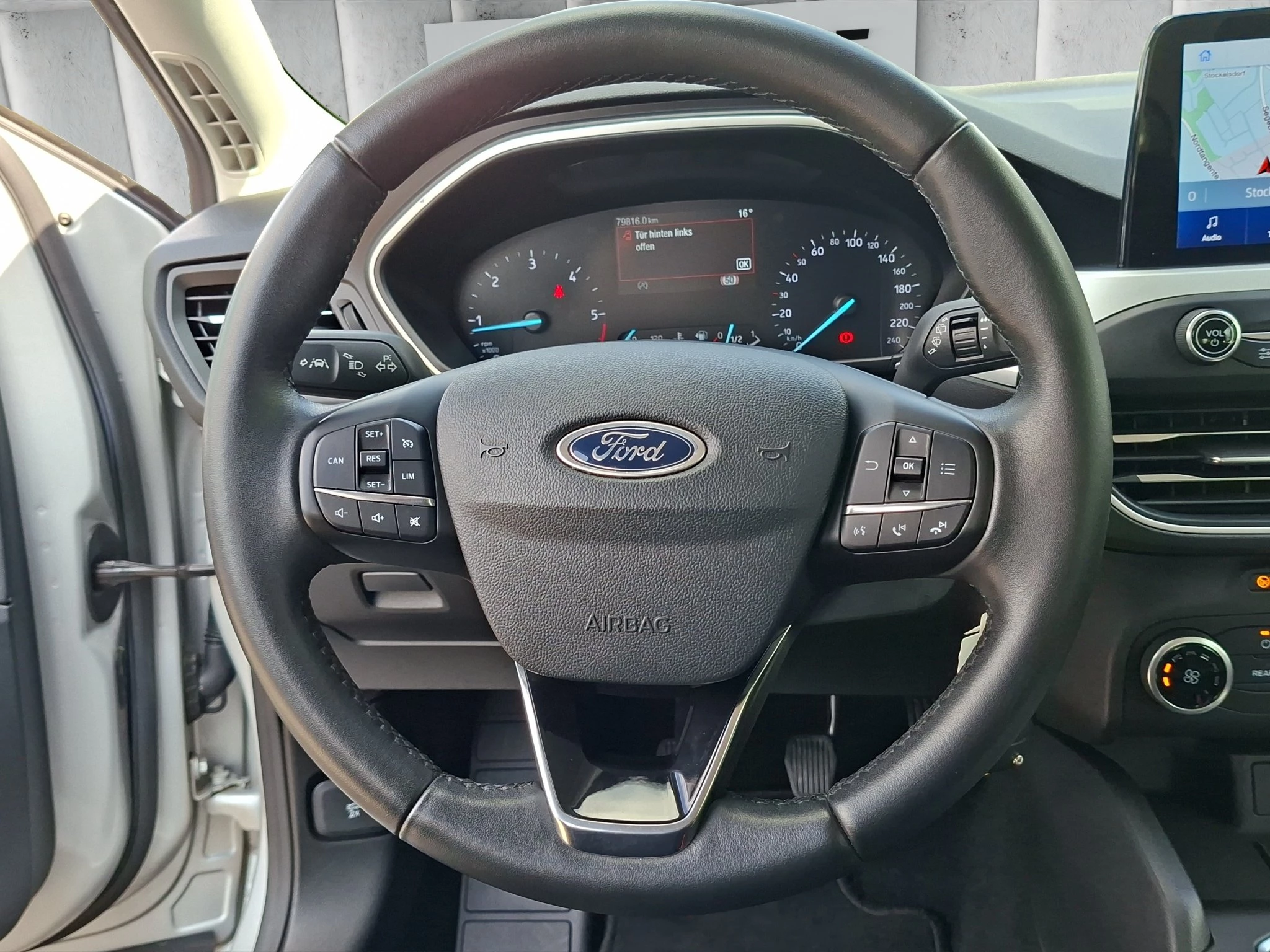 Ford Focus Cool & Connect Limousine 1.5 EB LED | AHK | PDC | Navi | LMF | BT