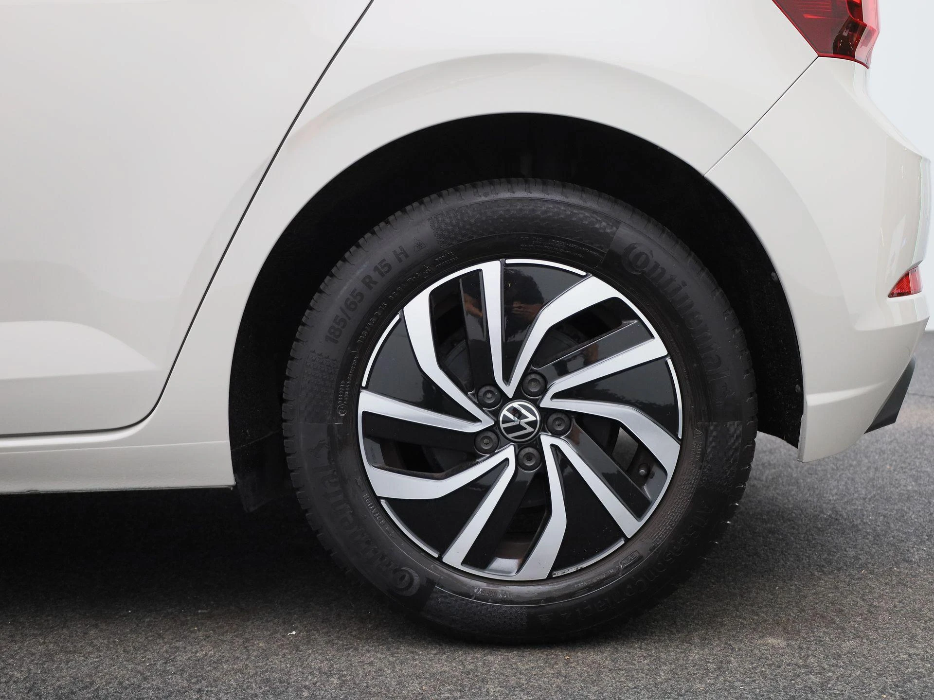 Volkswagen-Polo-image-13