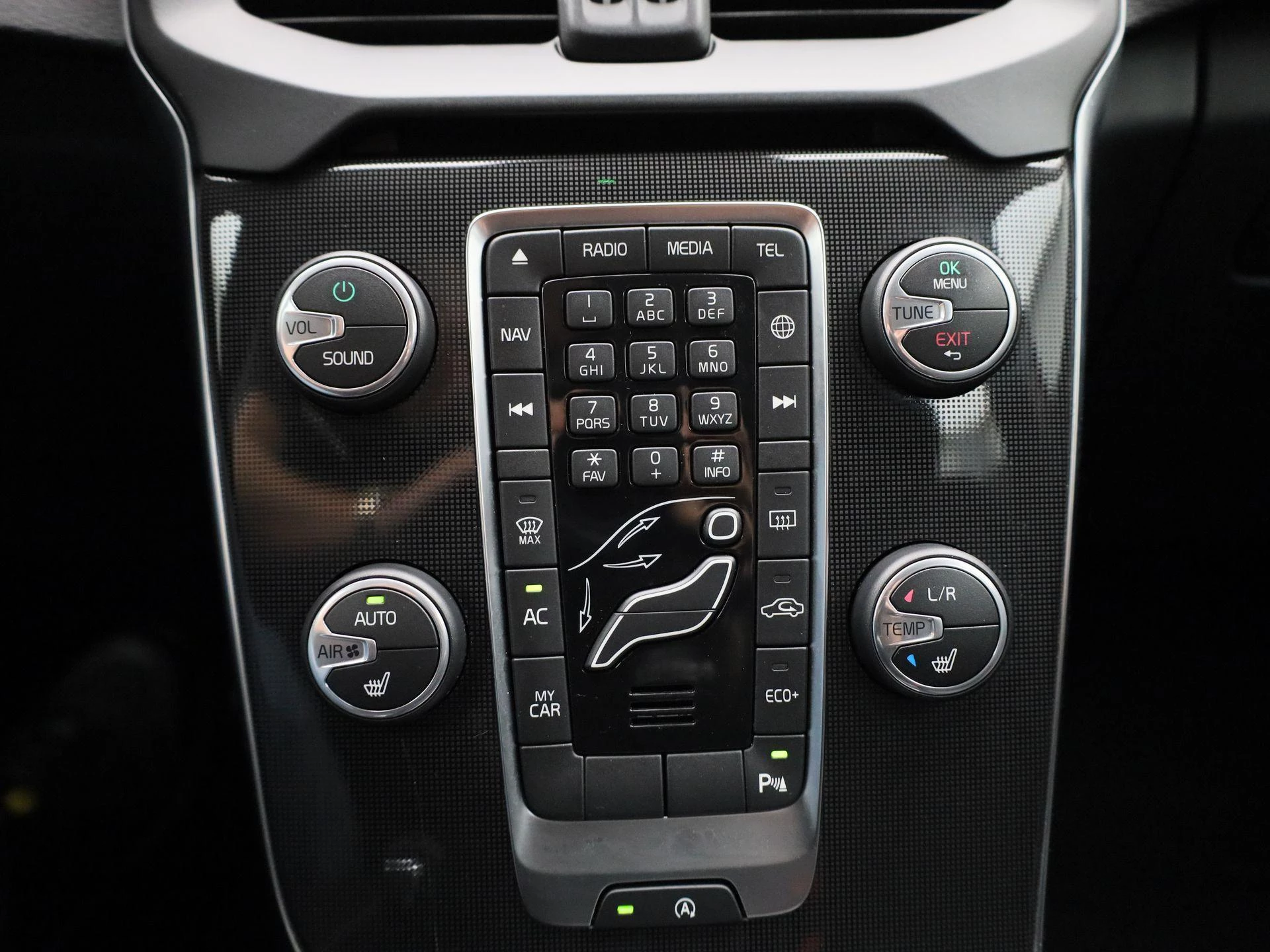 Volvo-V40-image-16