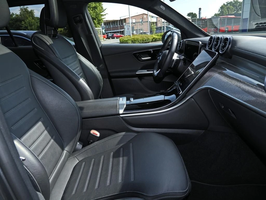 Mercedes-Benz-GLC 220 d-image-12