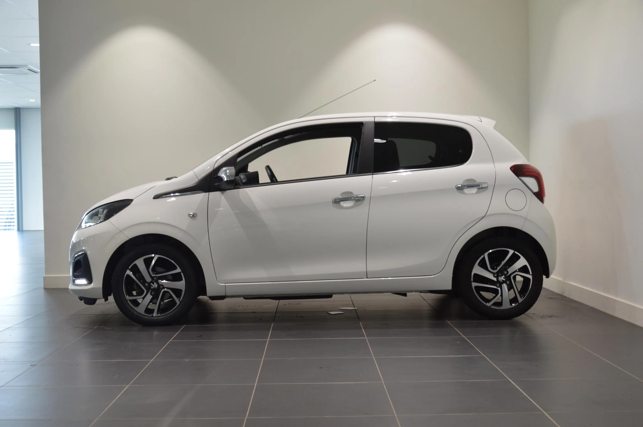 Peugeot 108 1.0 e-VTi Allure Groot scherm en camera