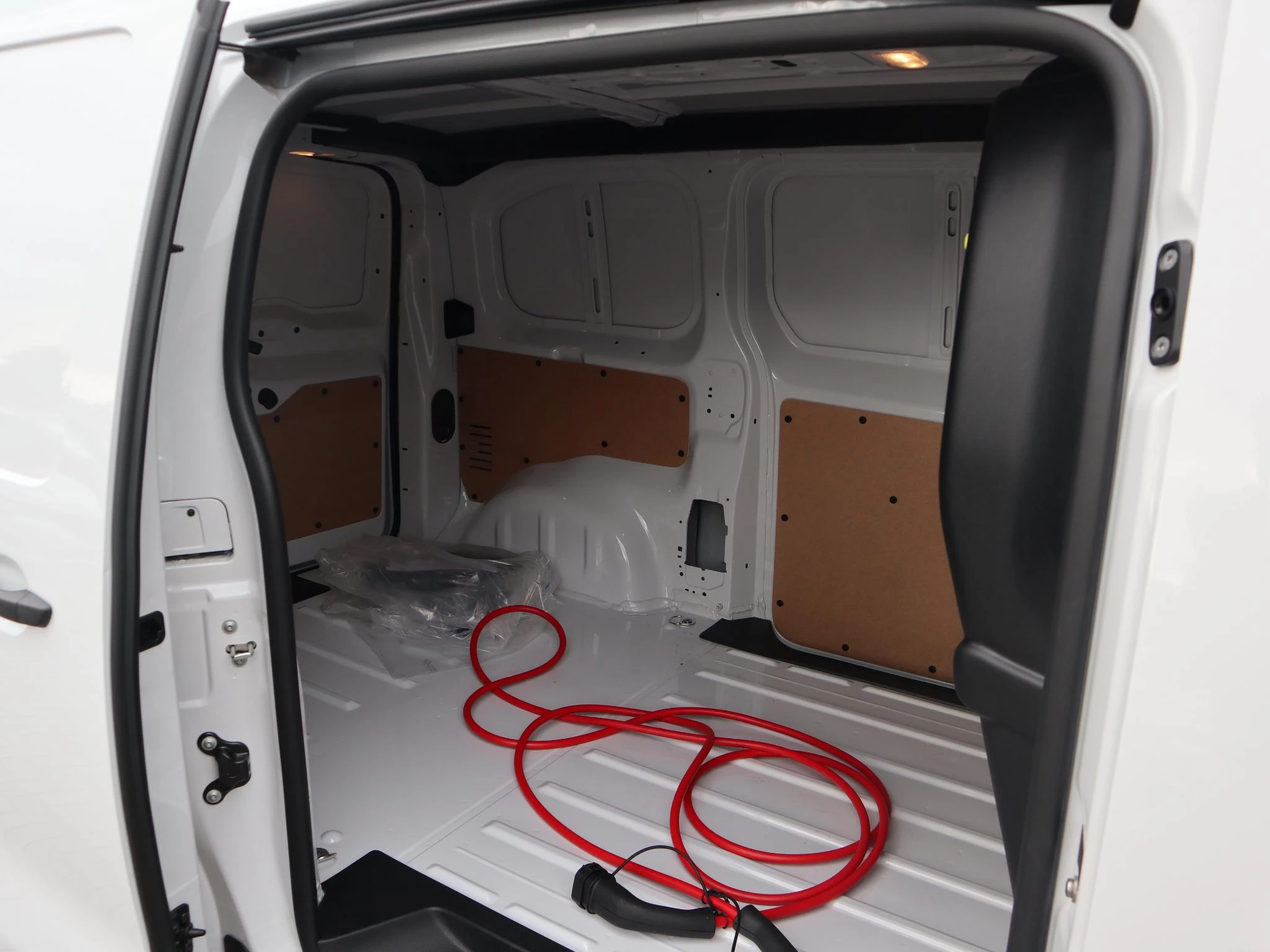 Citroën-ë-Jumpy-image-18