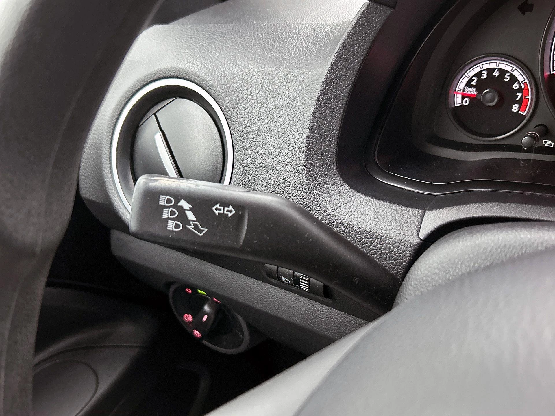 Volkswagen-up!-image-7
