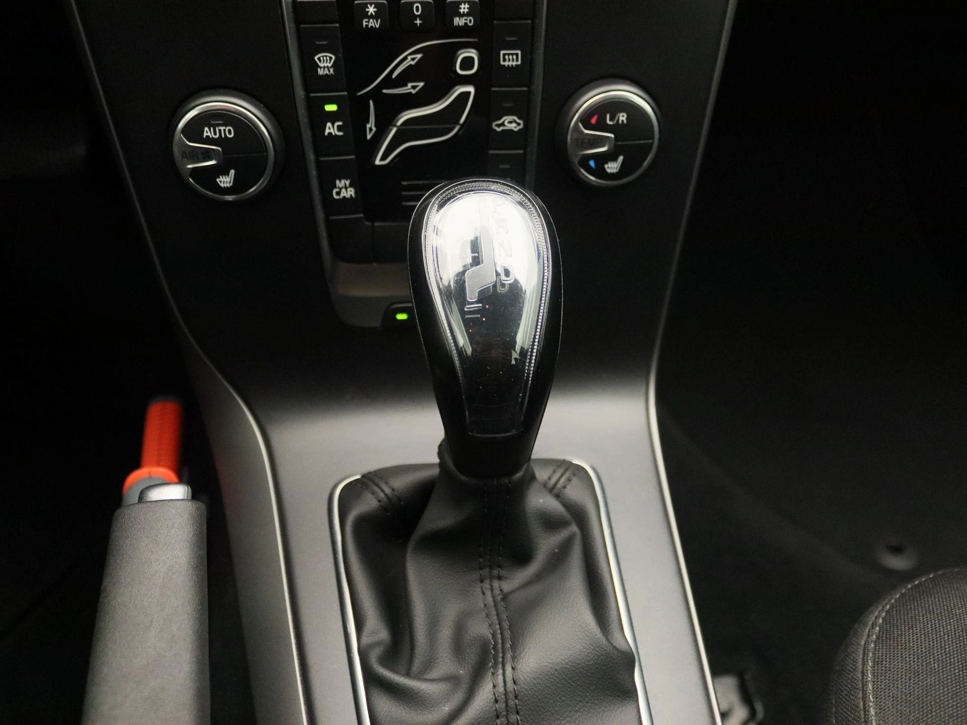 Volvo-V40-image-10