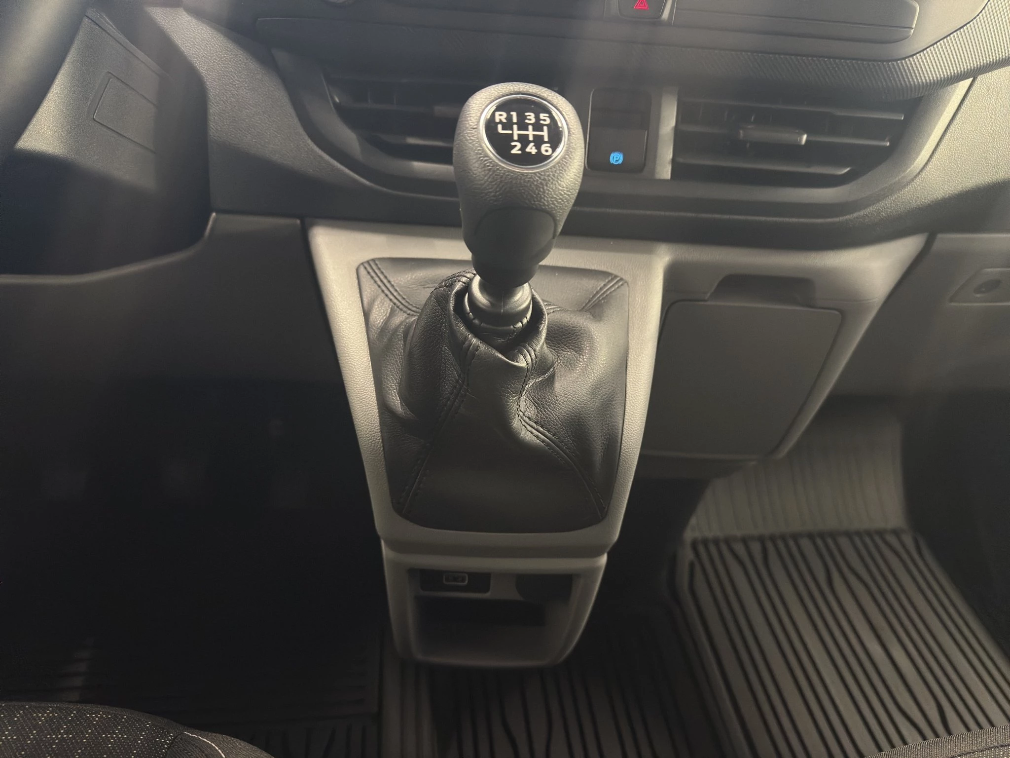 Ford-Transit Custom-image-11