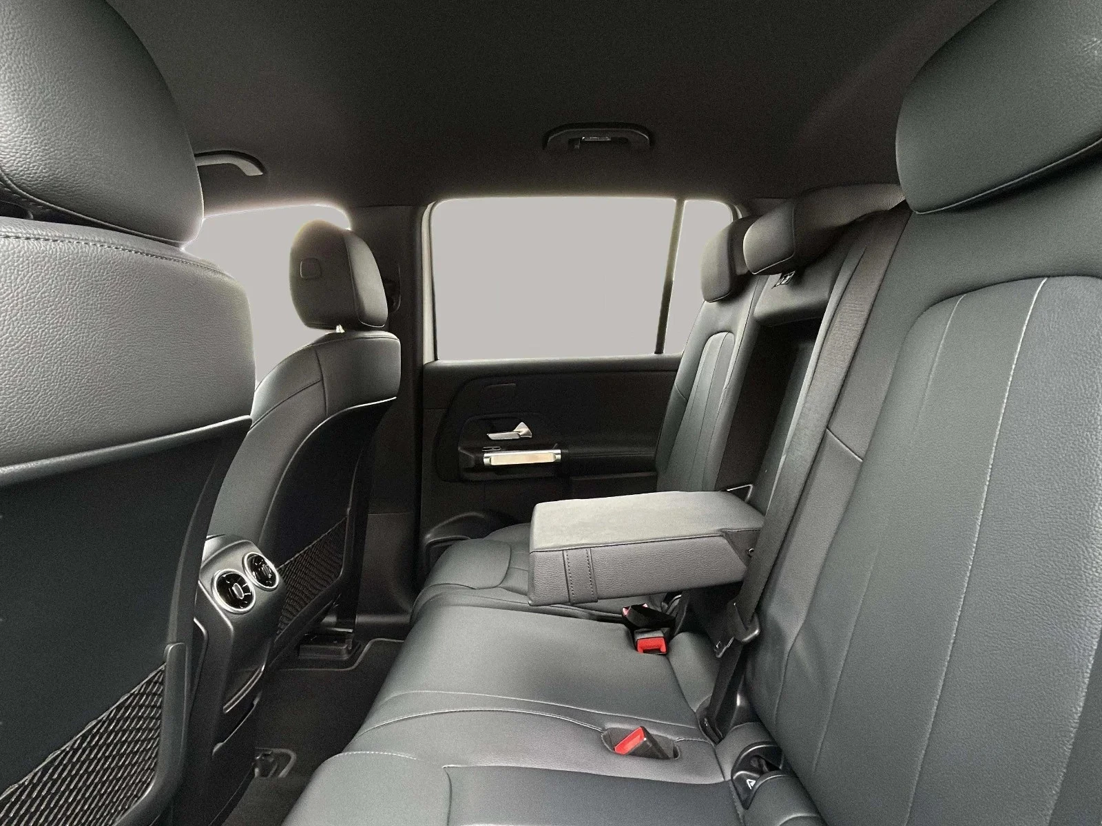 Mercedes-Benz-EQB-image-18