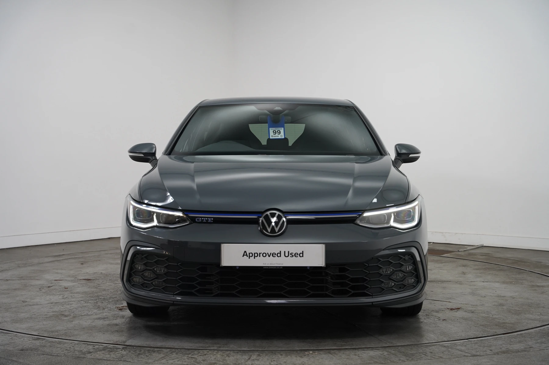 Volkswagen-Golf-image-6