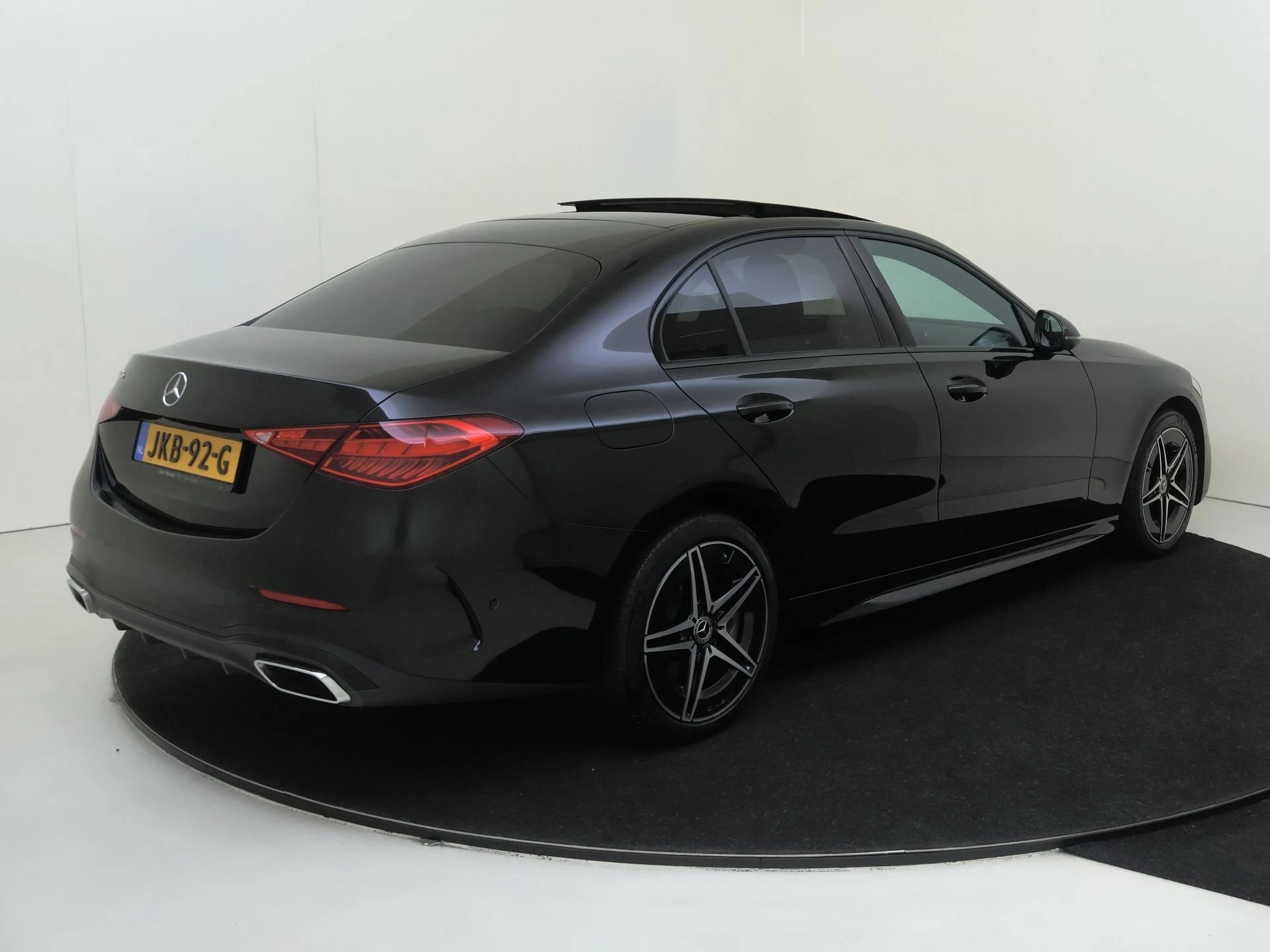 Mercedes-Benz-C-Klasse-image-3