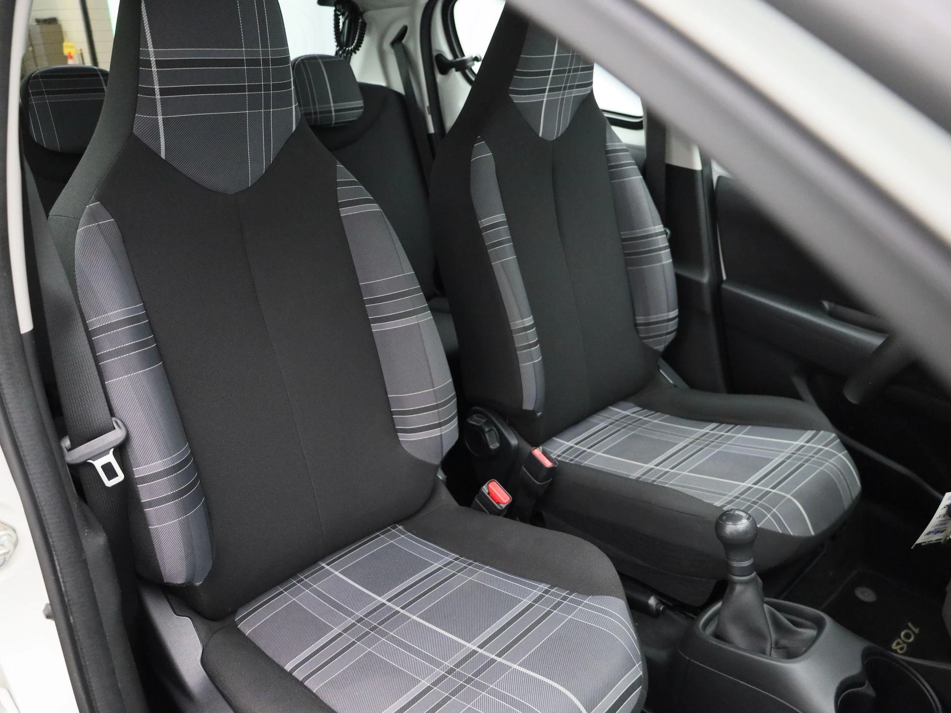 Peugeot-108-image-28
