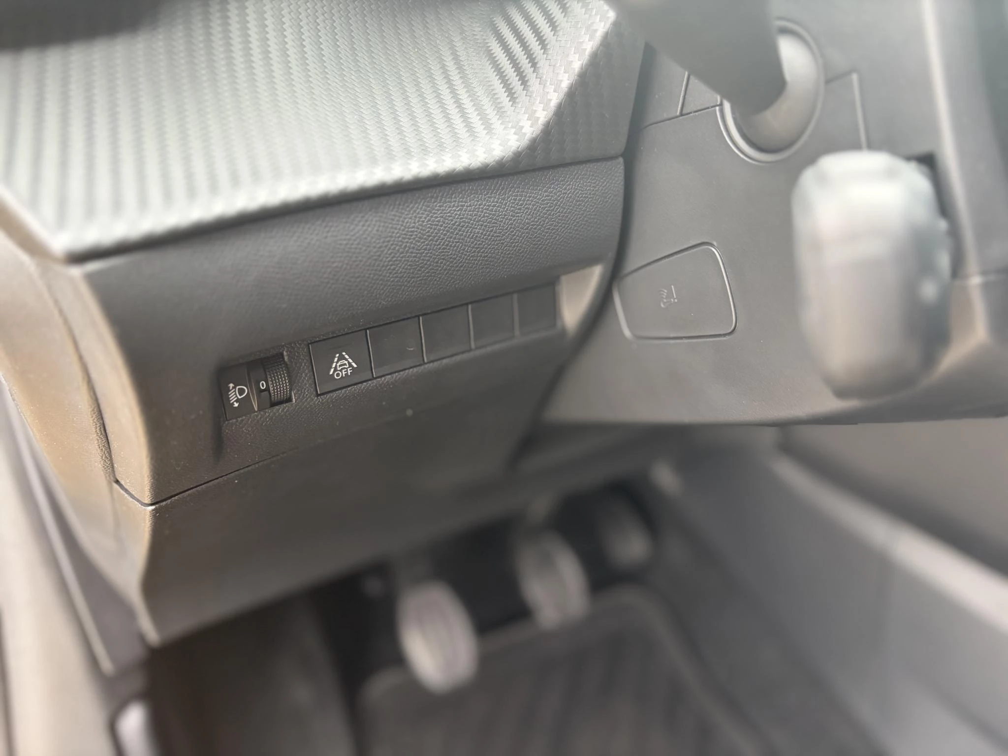Peugeot-208-image-18