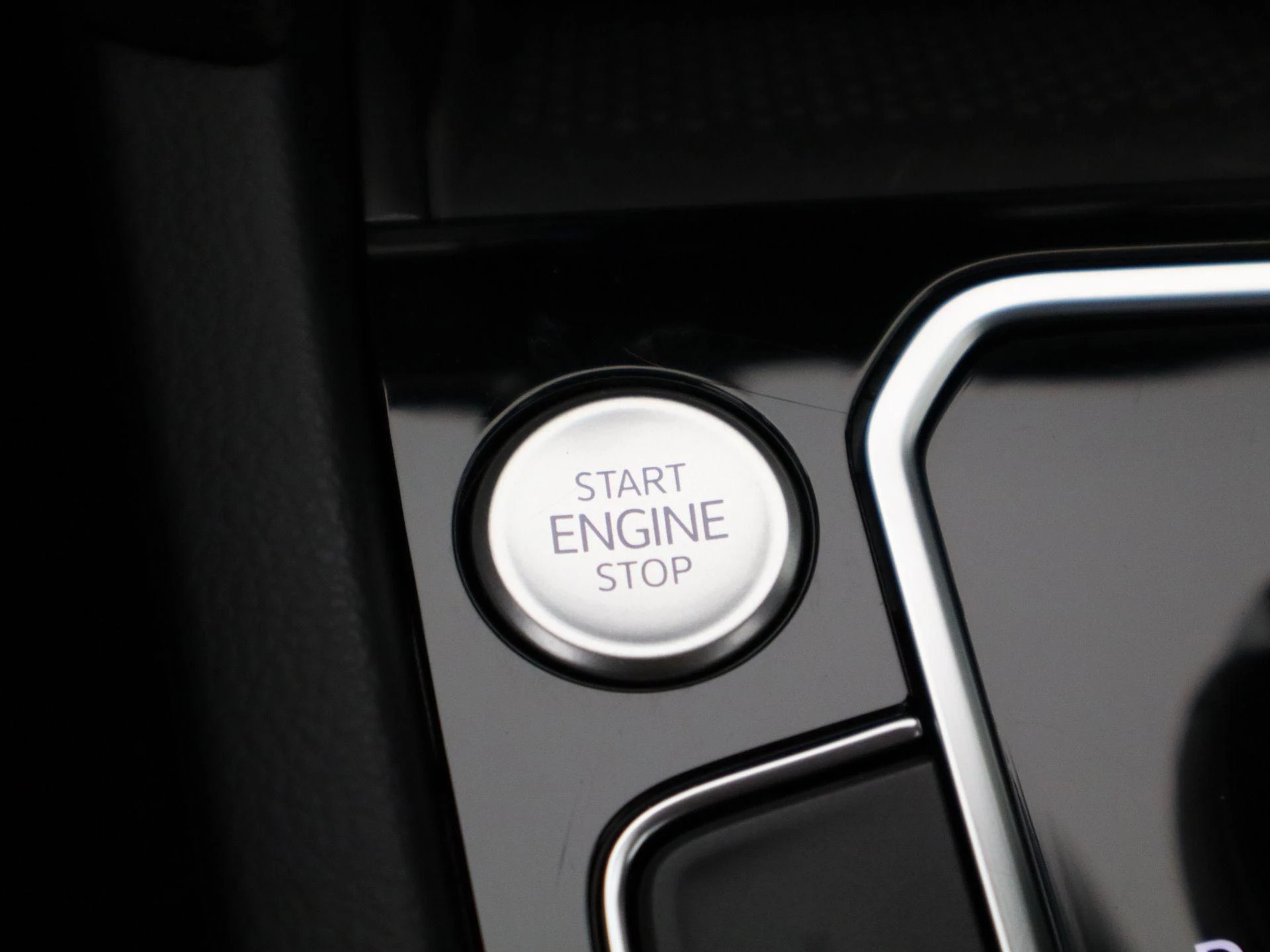 Volkswagen-Passat-image-16