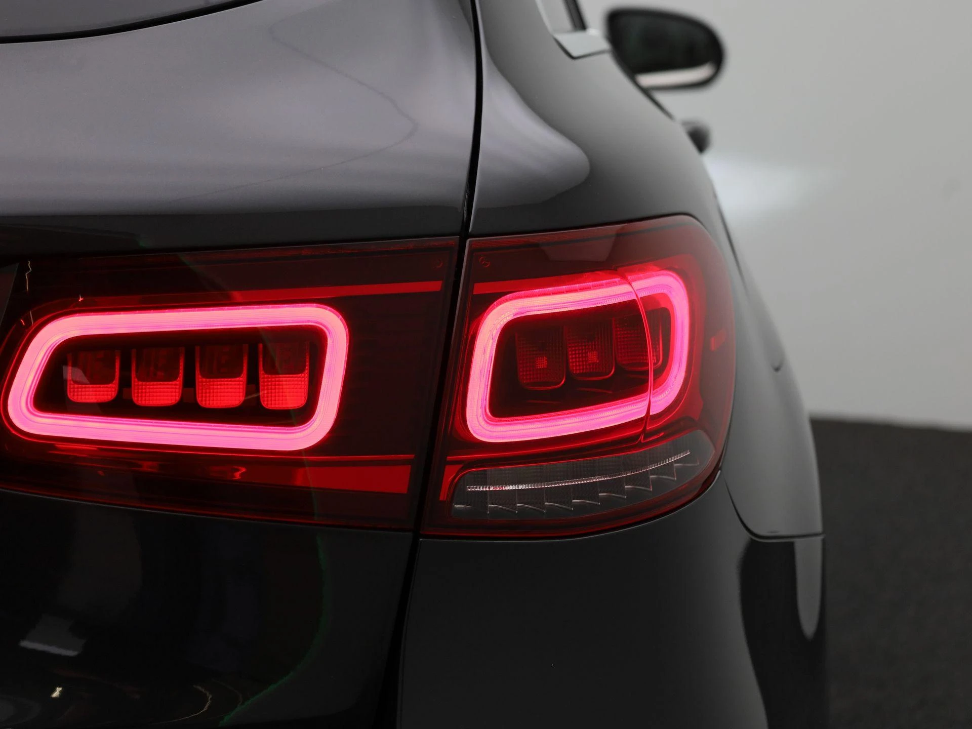 Mercedes-Benz-GLC-image-38