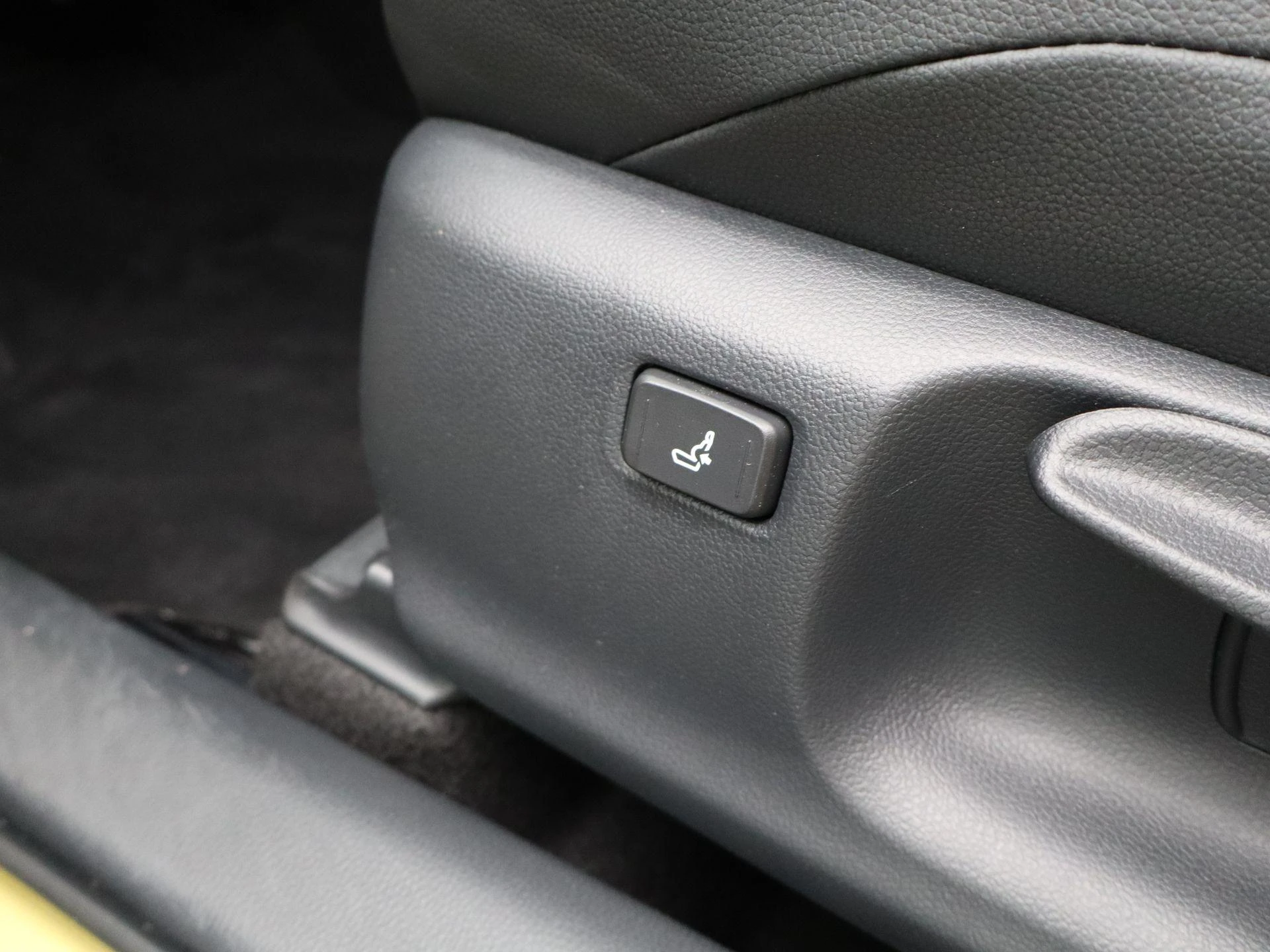 Toyota-Yaris Cross-image-24