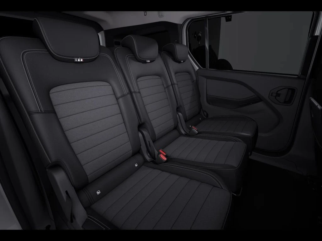Mercedes-Benz-EQT 200-image-9