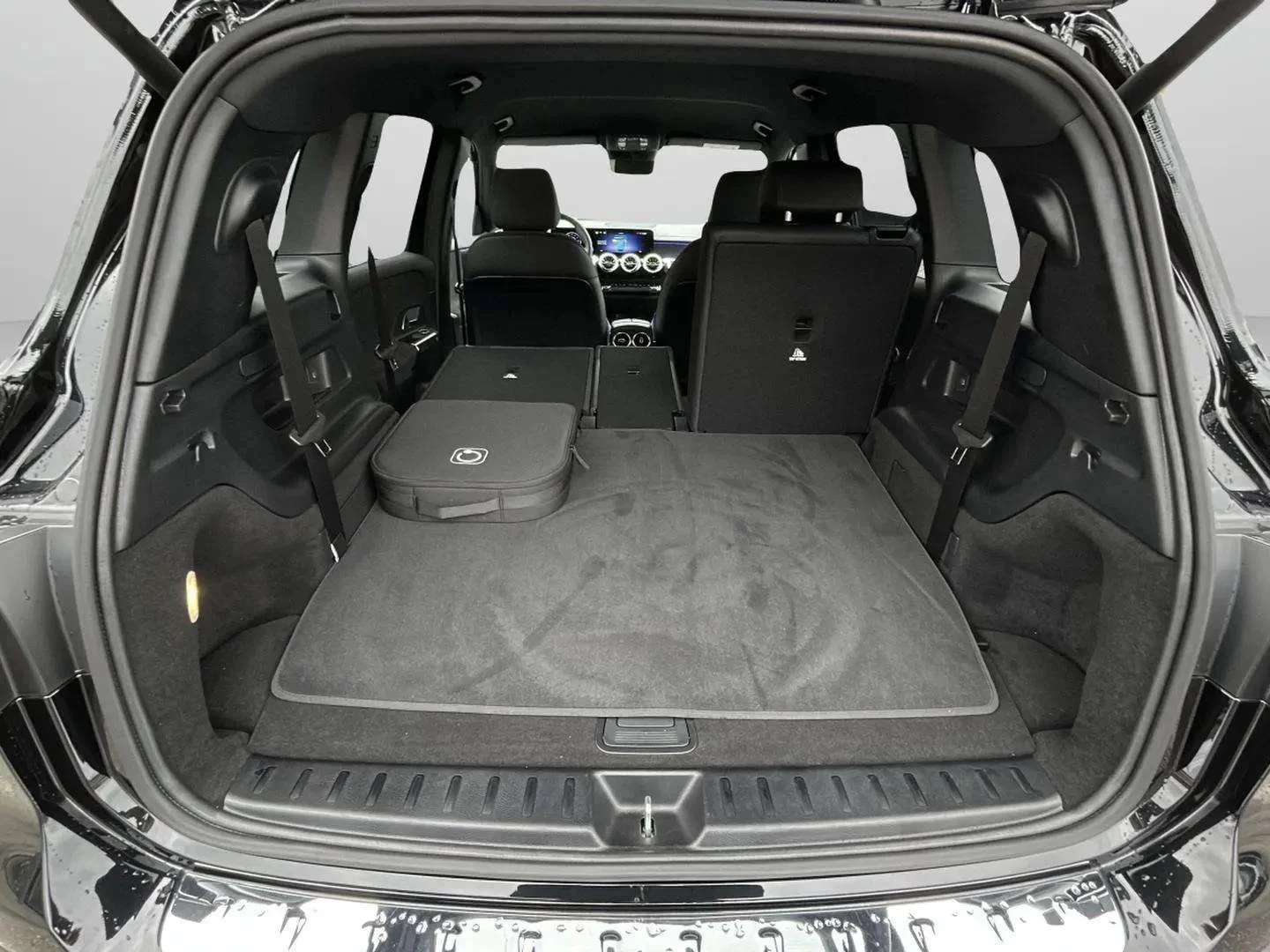 Mercedes-Benz-EQB-image-20