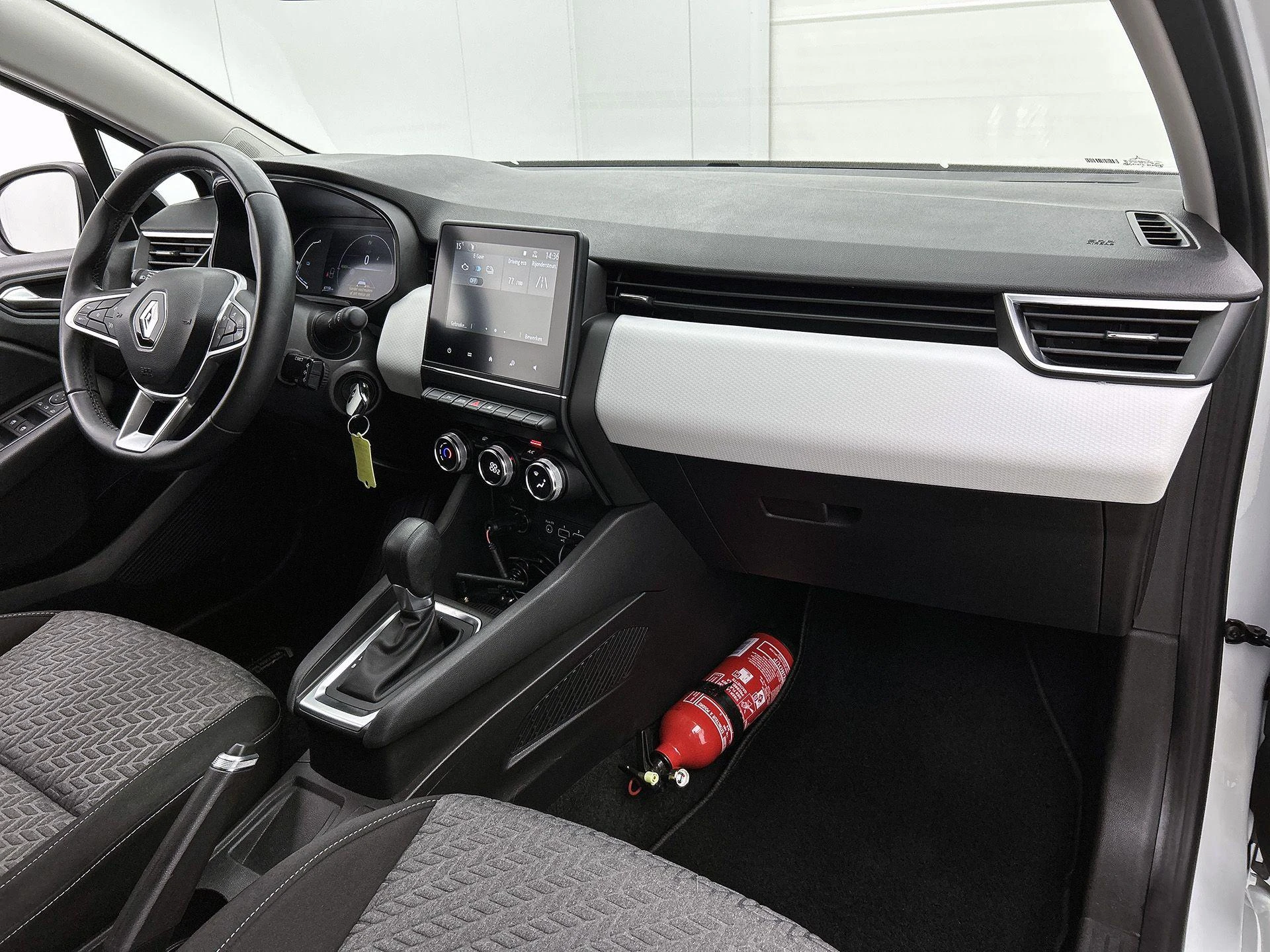 Renault-Clio-image-17
