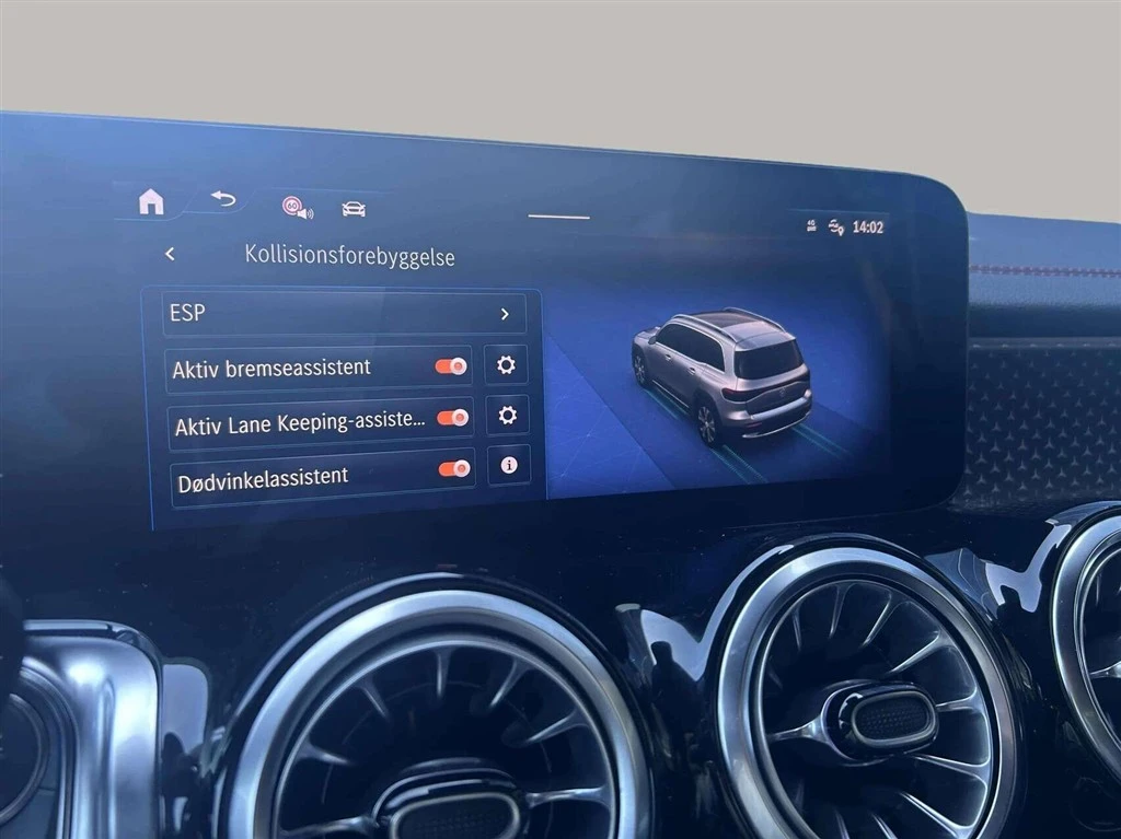 Mercedes-Benz-EQB-image-18