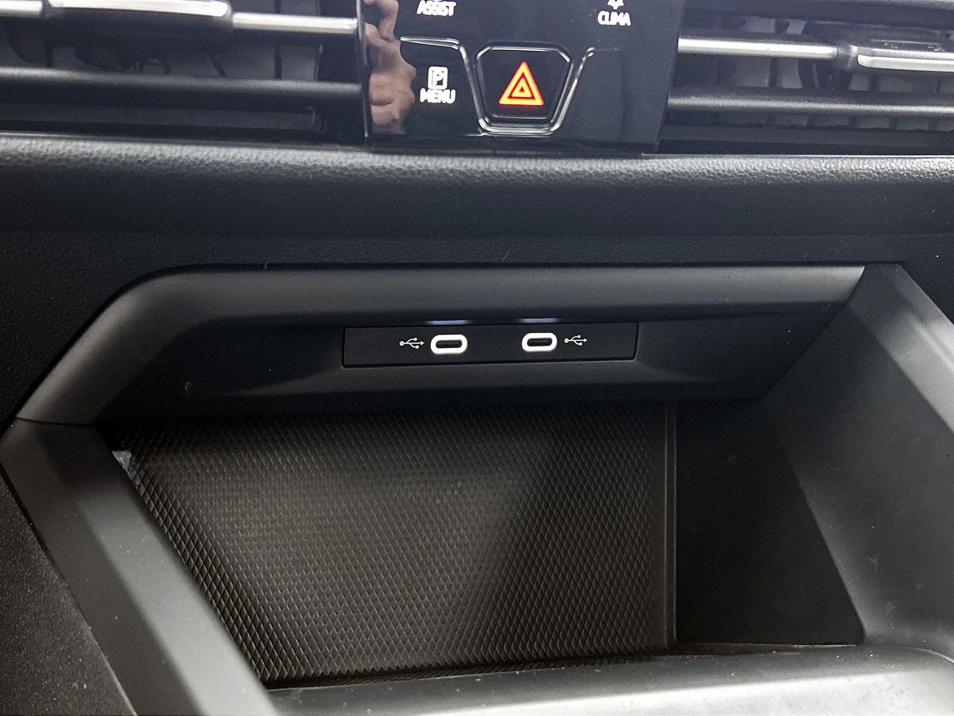 Volkswagen-Golf-image-34