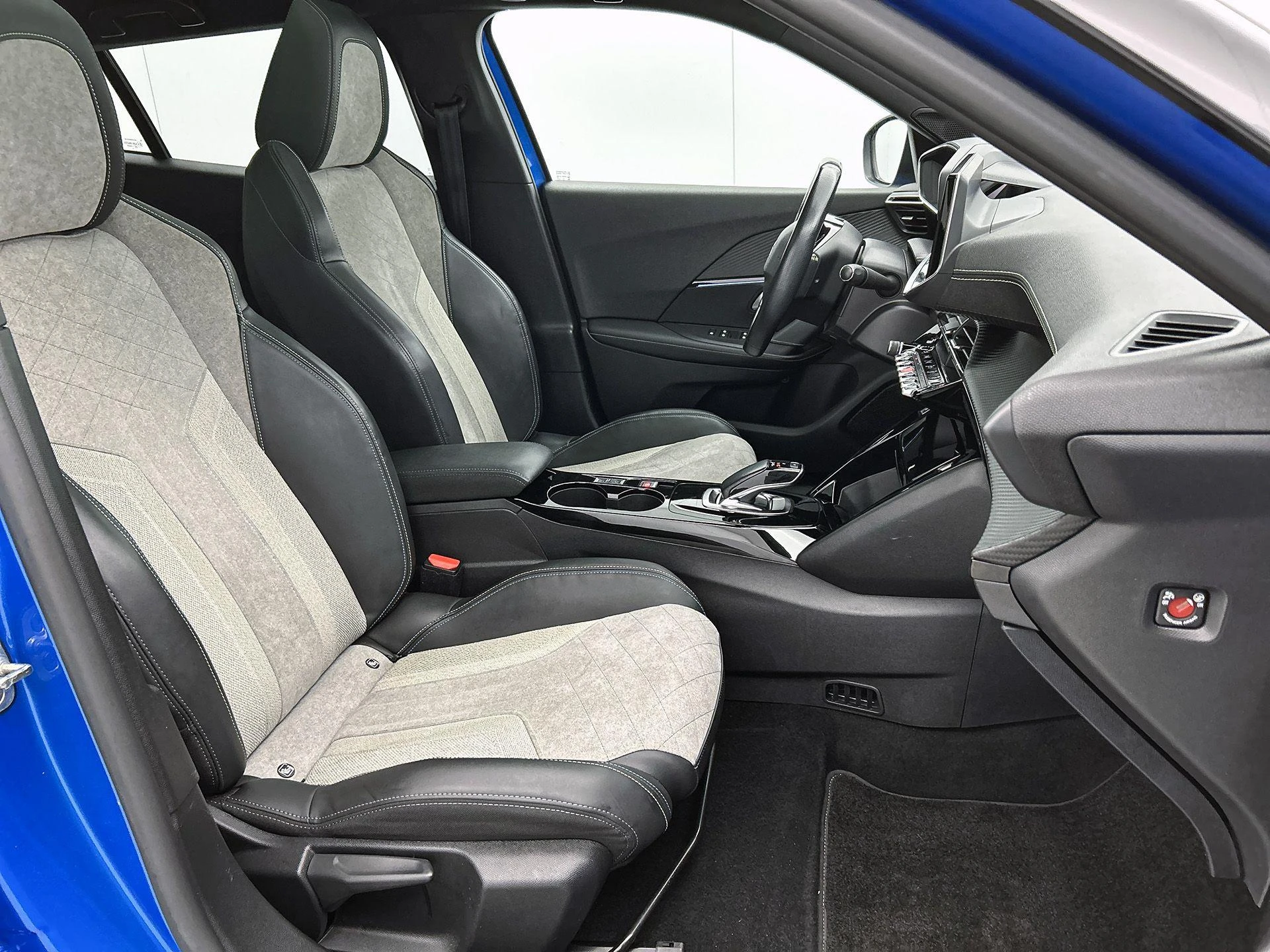 Peugeot-e-2008-image-42