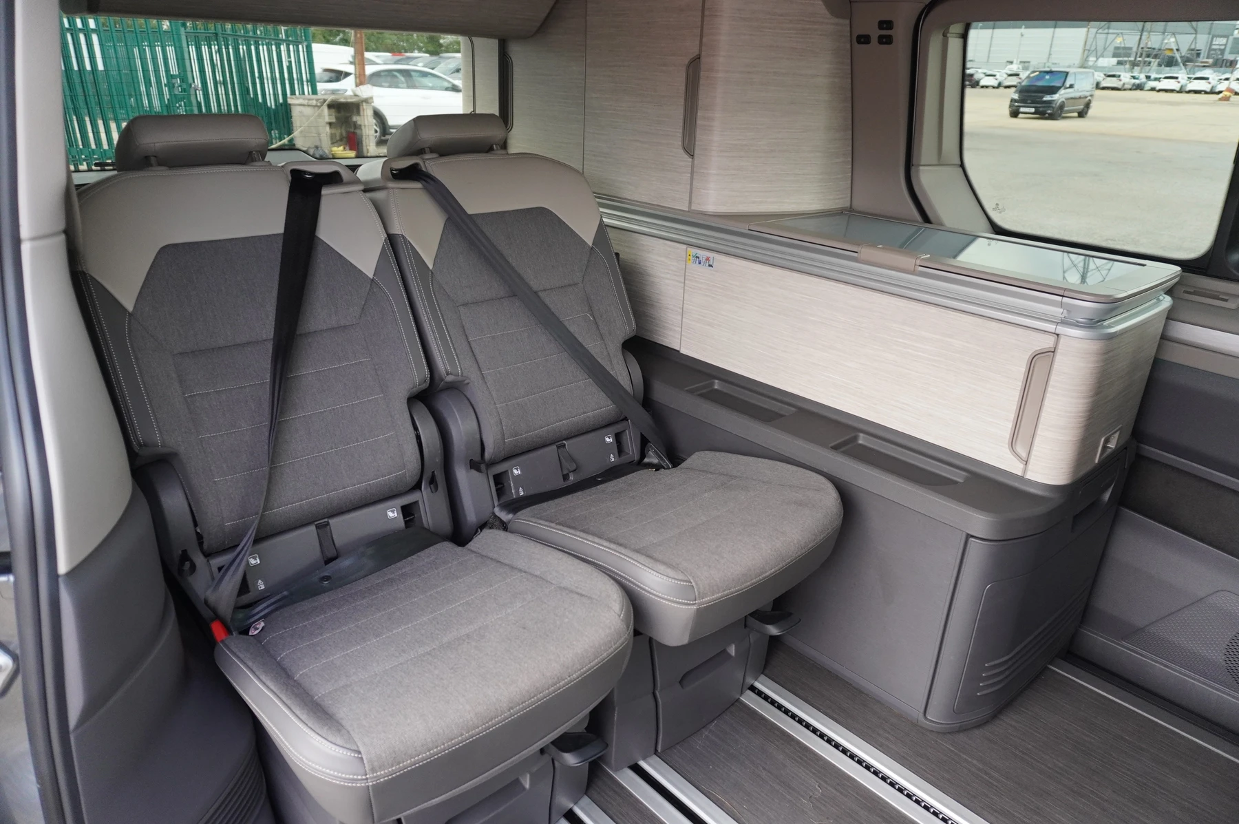 Volkswagen-California-image-12