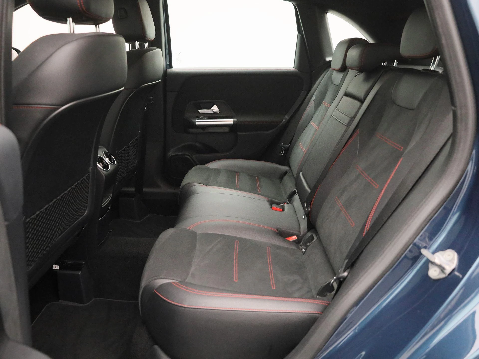 Mercedes-Benz-B-Klasse-image-10