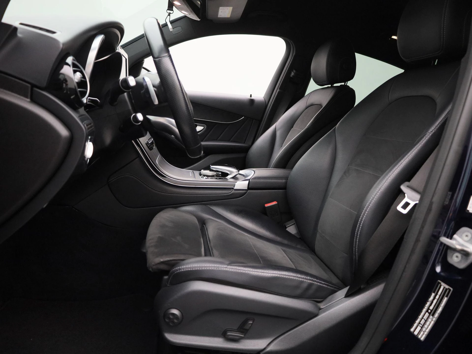 Mercedes-Benz-GLC-image-10