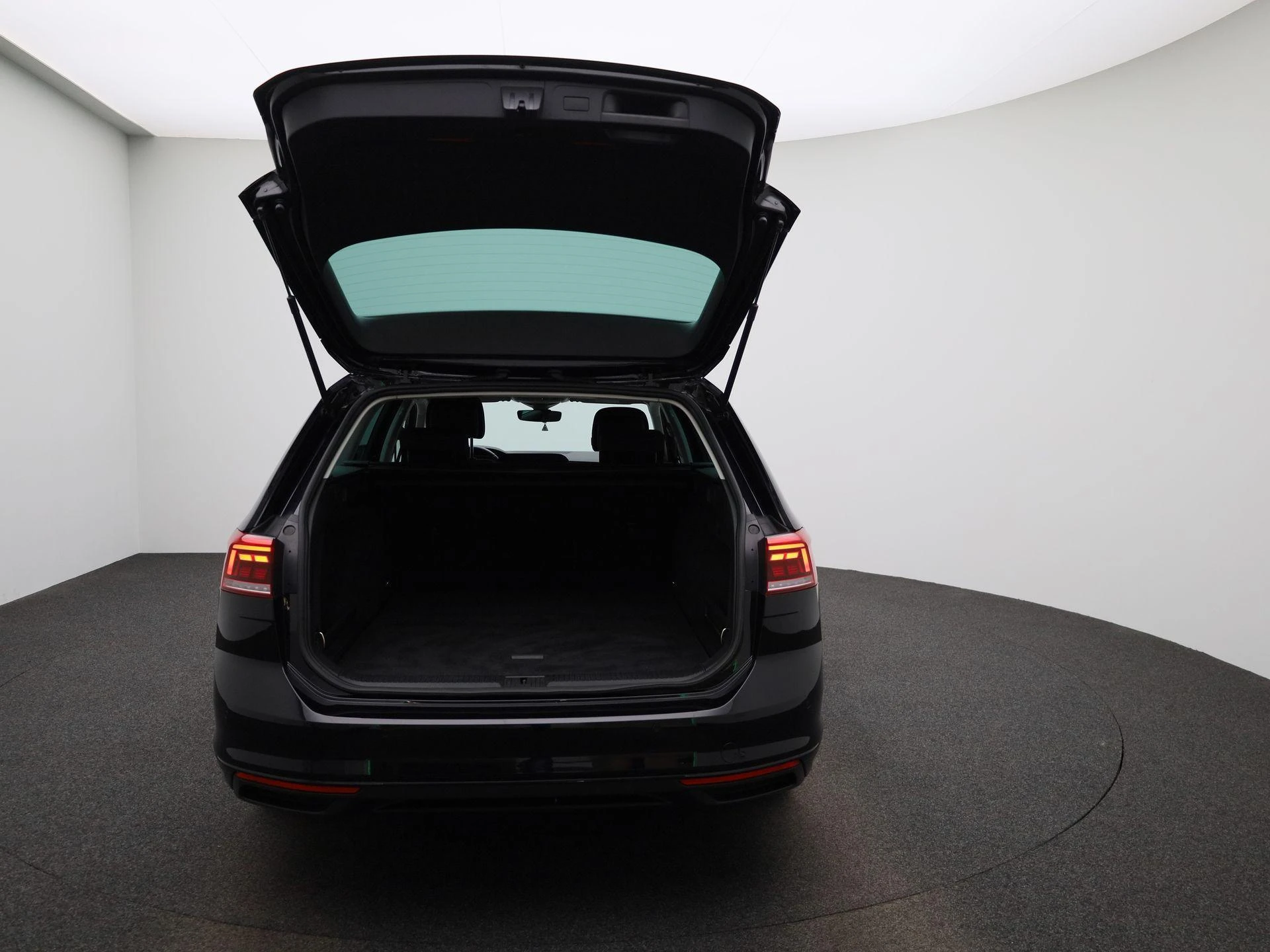 Volkswagen-Passat-image-10