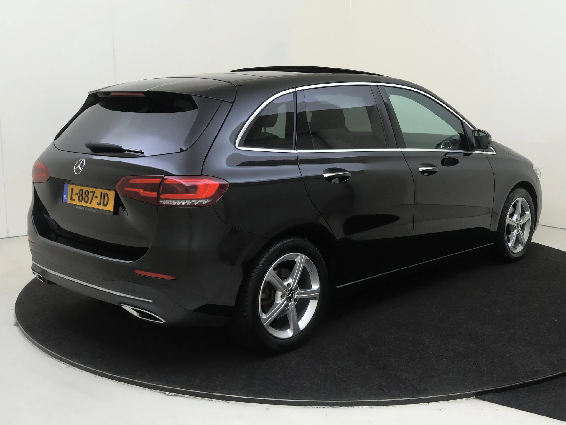 Mercedes-Benz-B-Klasse-image-3